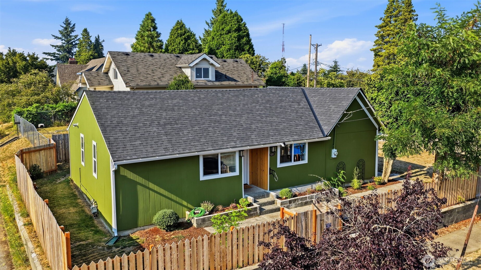 1255 S Grant Avenue Property Photo 1