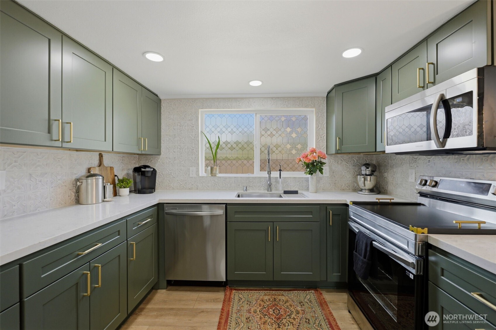 1255 S Grant Avenue Property Photo 11