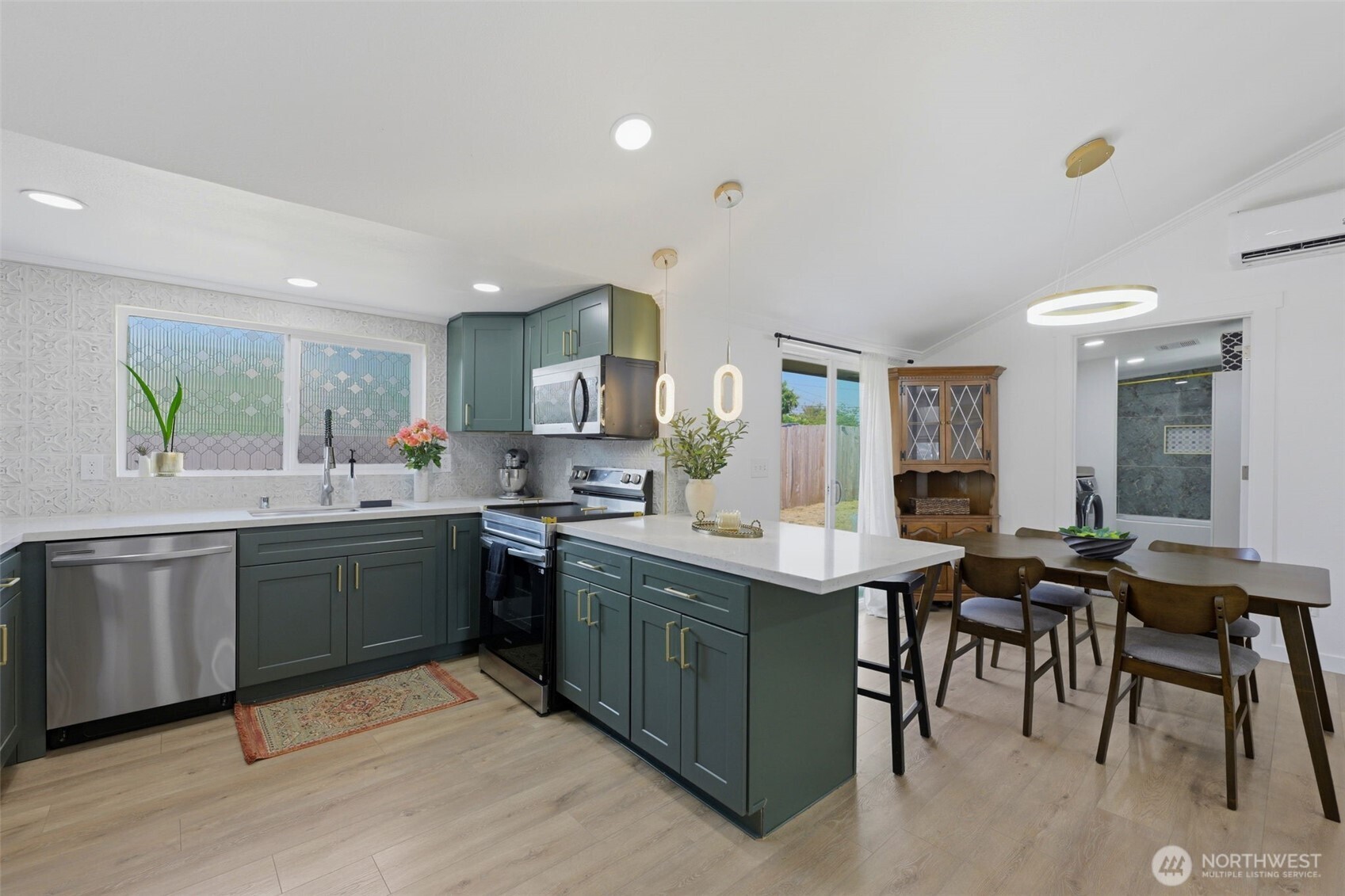1255 S Grant Avenue Property Photo 15