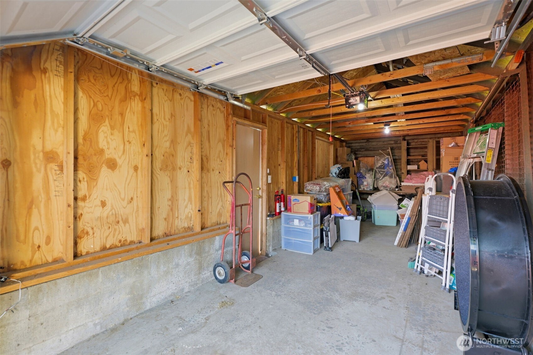 1255 S Grant Avenue Property Photo 32