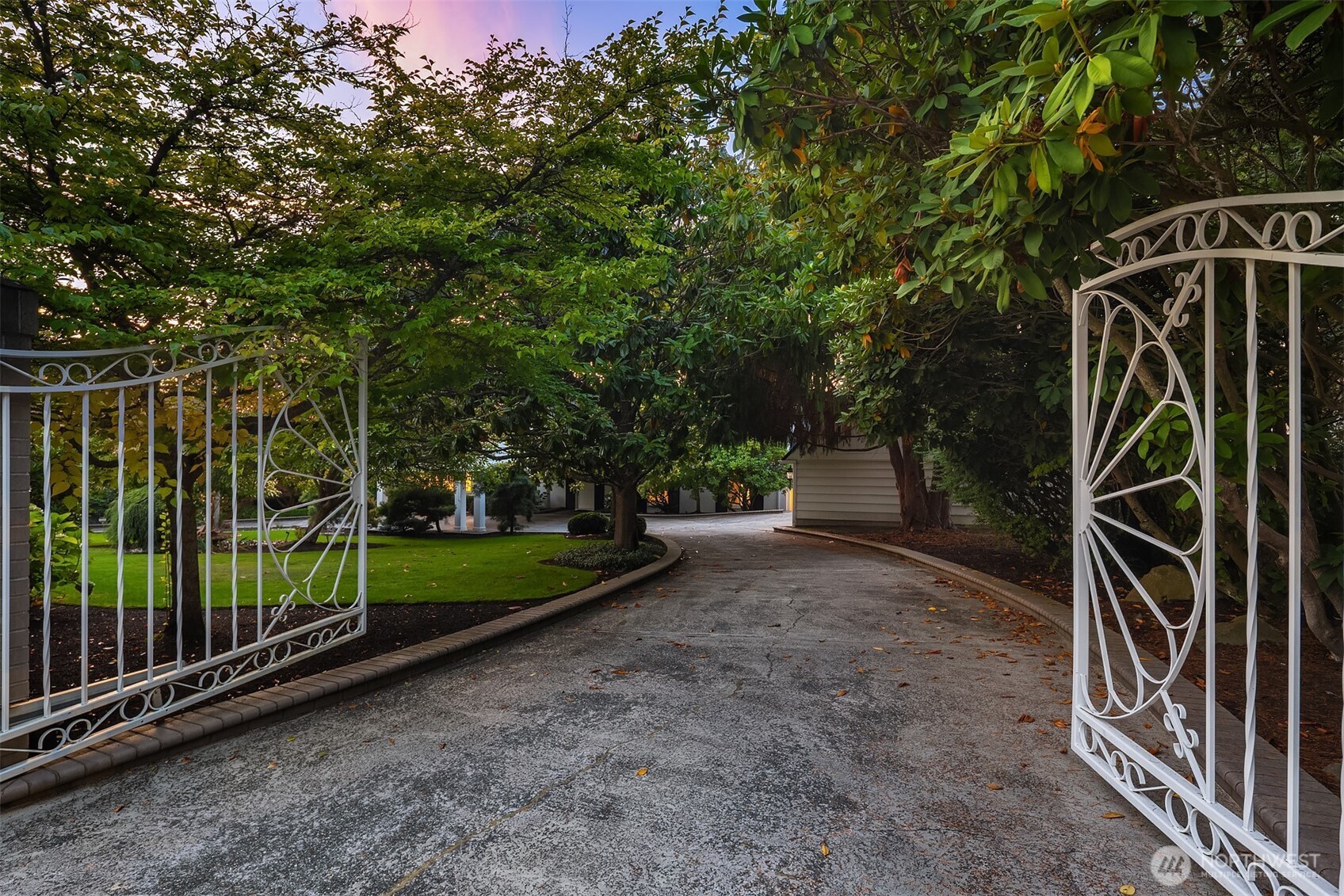 3727 Shore Avenue Property Photo 4
