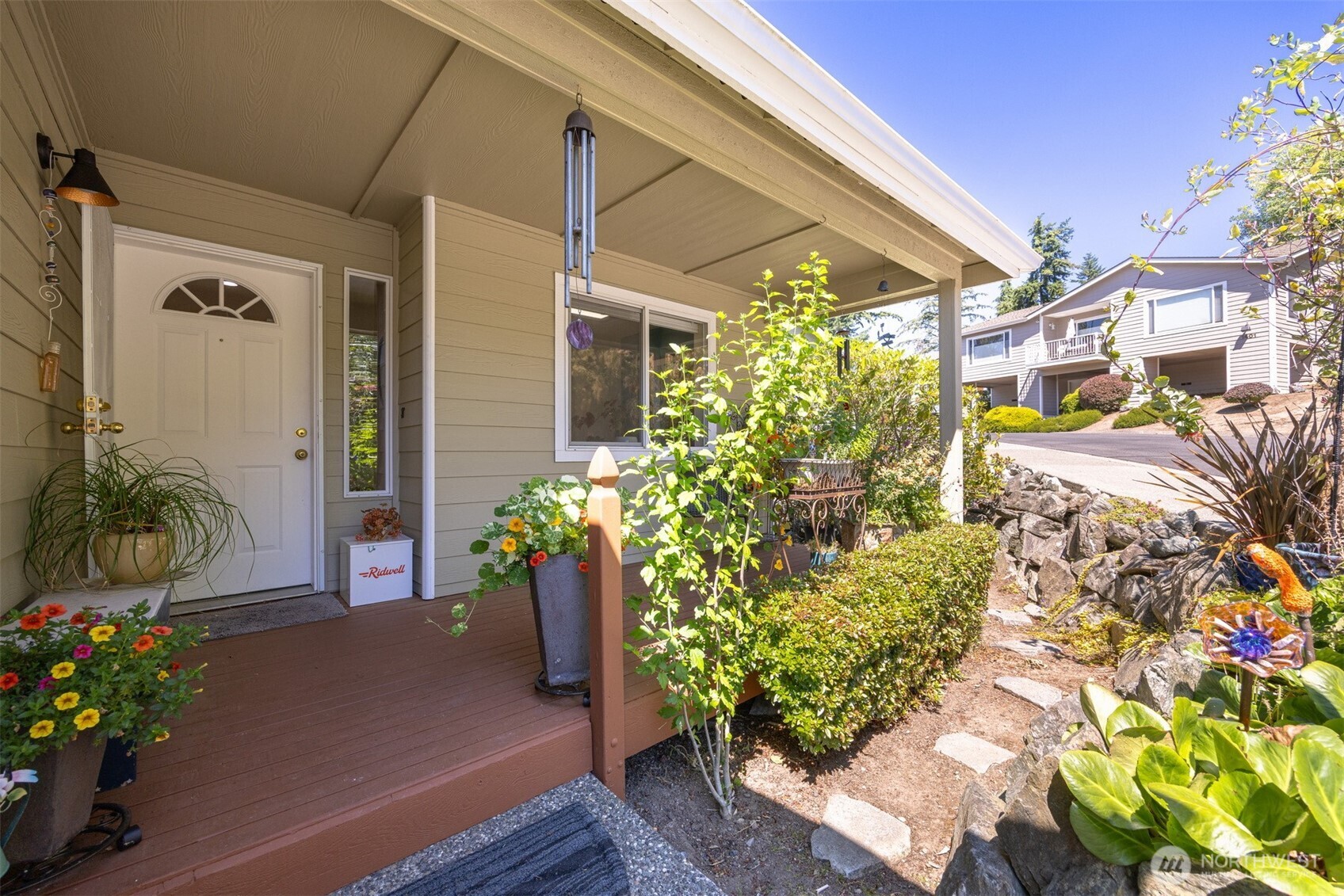 1342 Whatcom St Property Photo 3