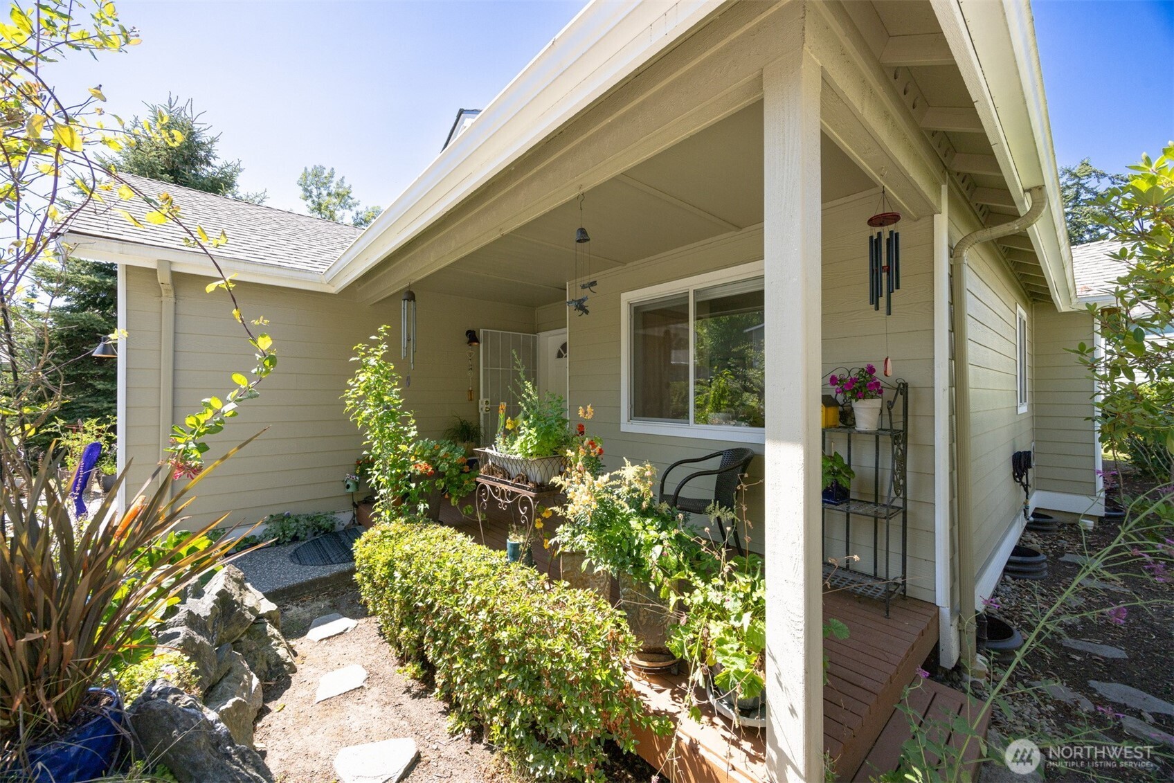 1342 Whatcom St Property Photo 4