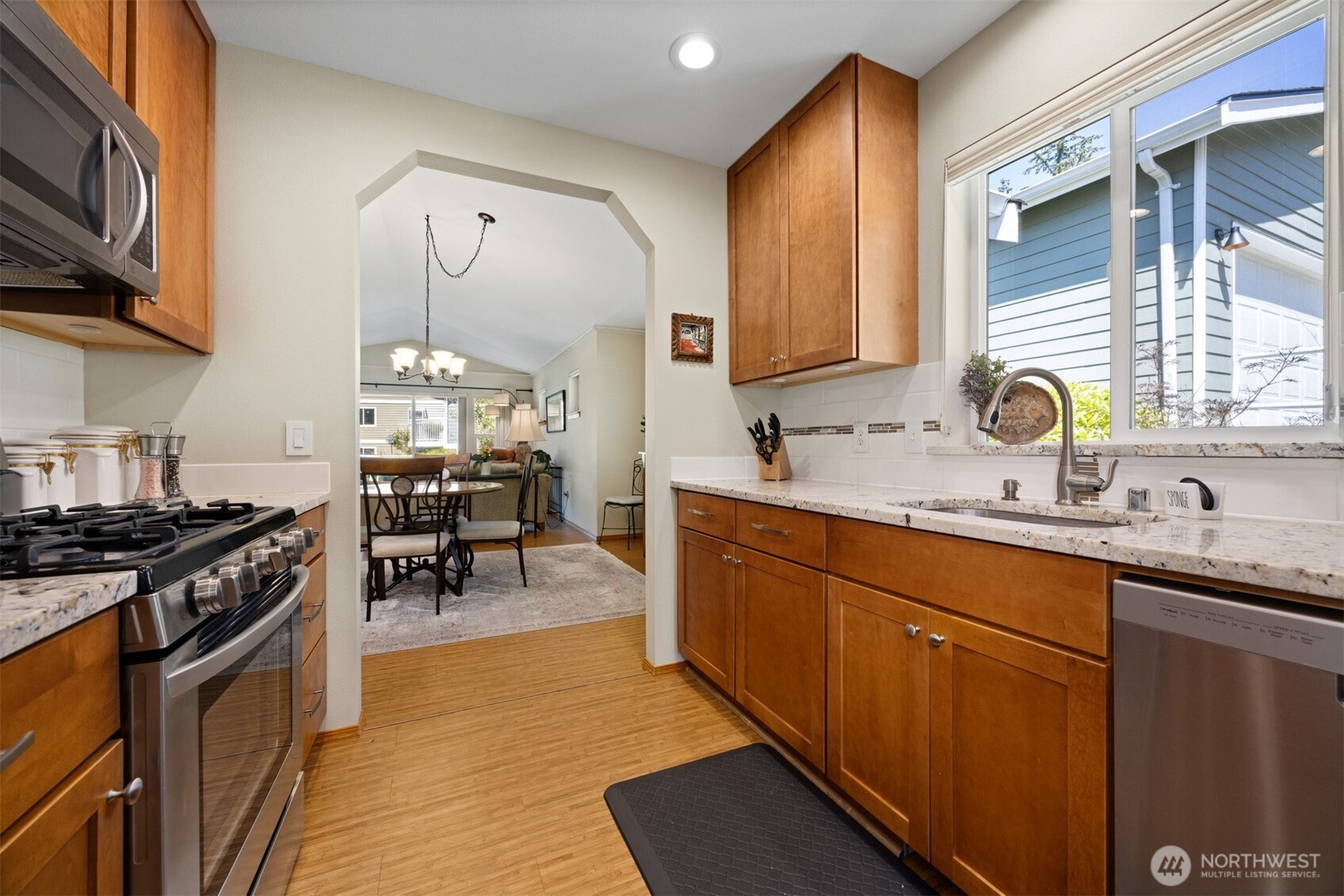 1342 Whatcom St Property Photo 8
