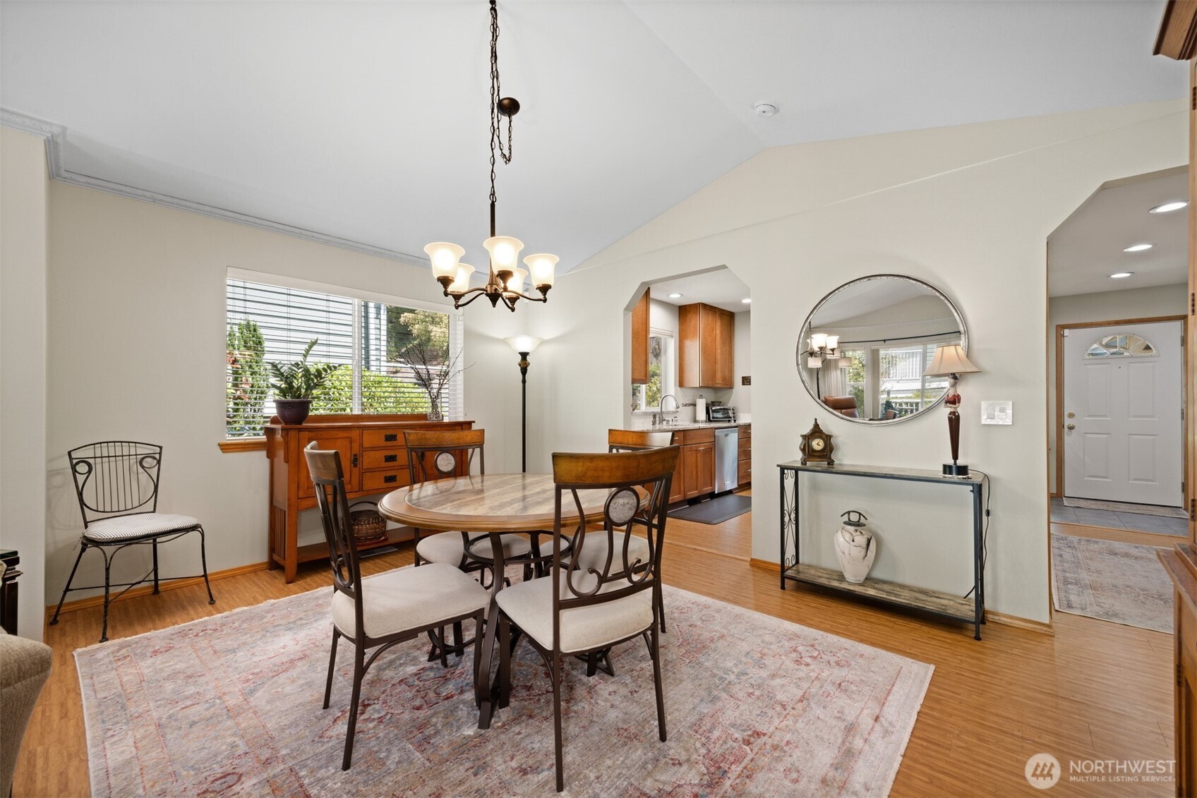 1342 Whatcom St Property Photo 13