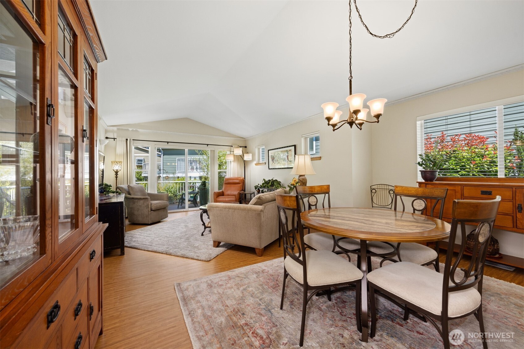 1342 Whatcom St Property Photo 14