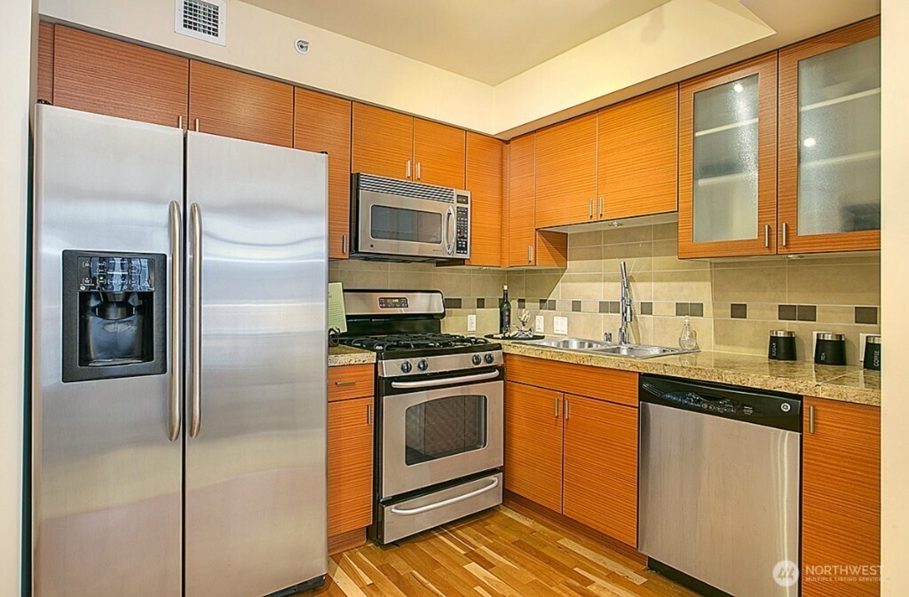 819 Virginia Street 2208 Property Photo 6