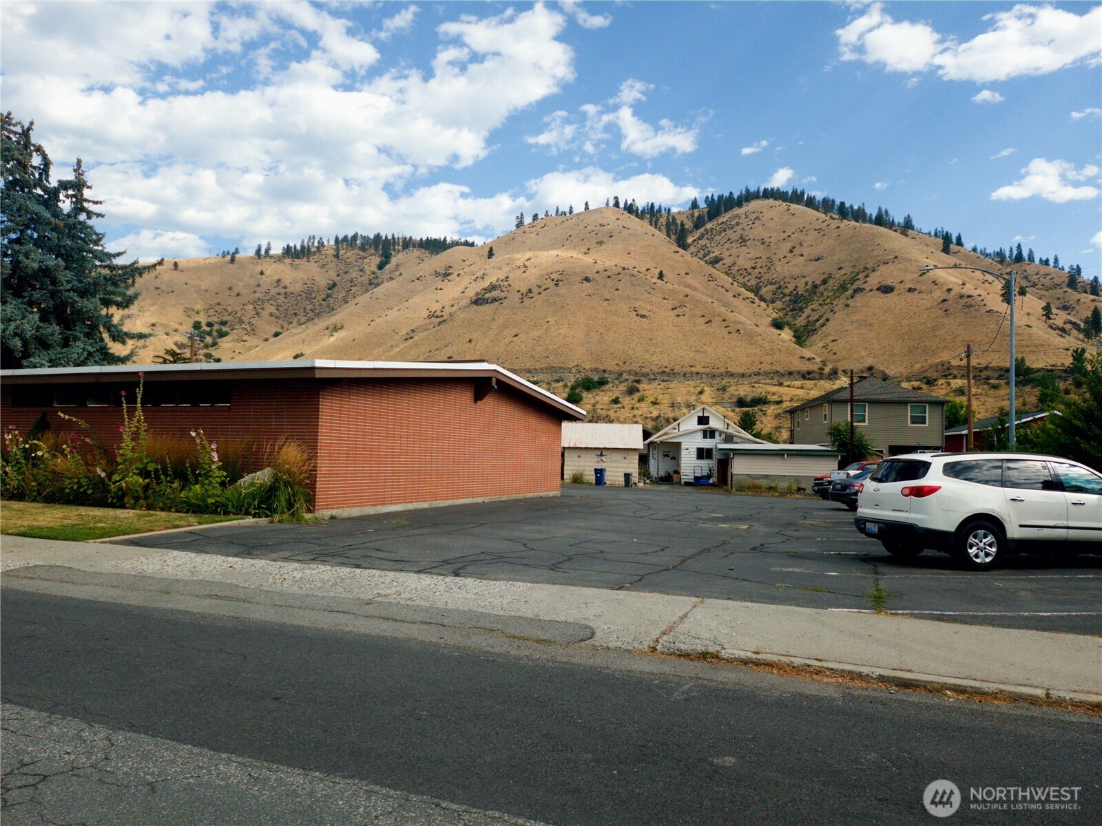 300 Woodring Street Property Photo 23