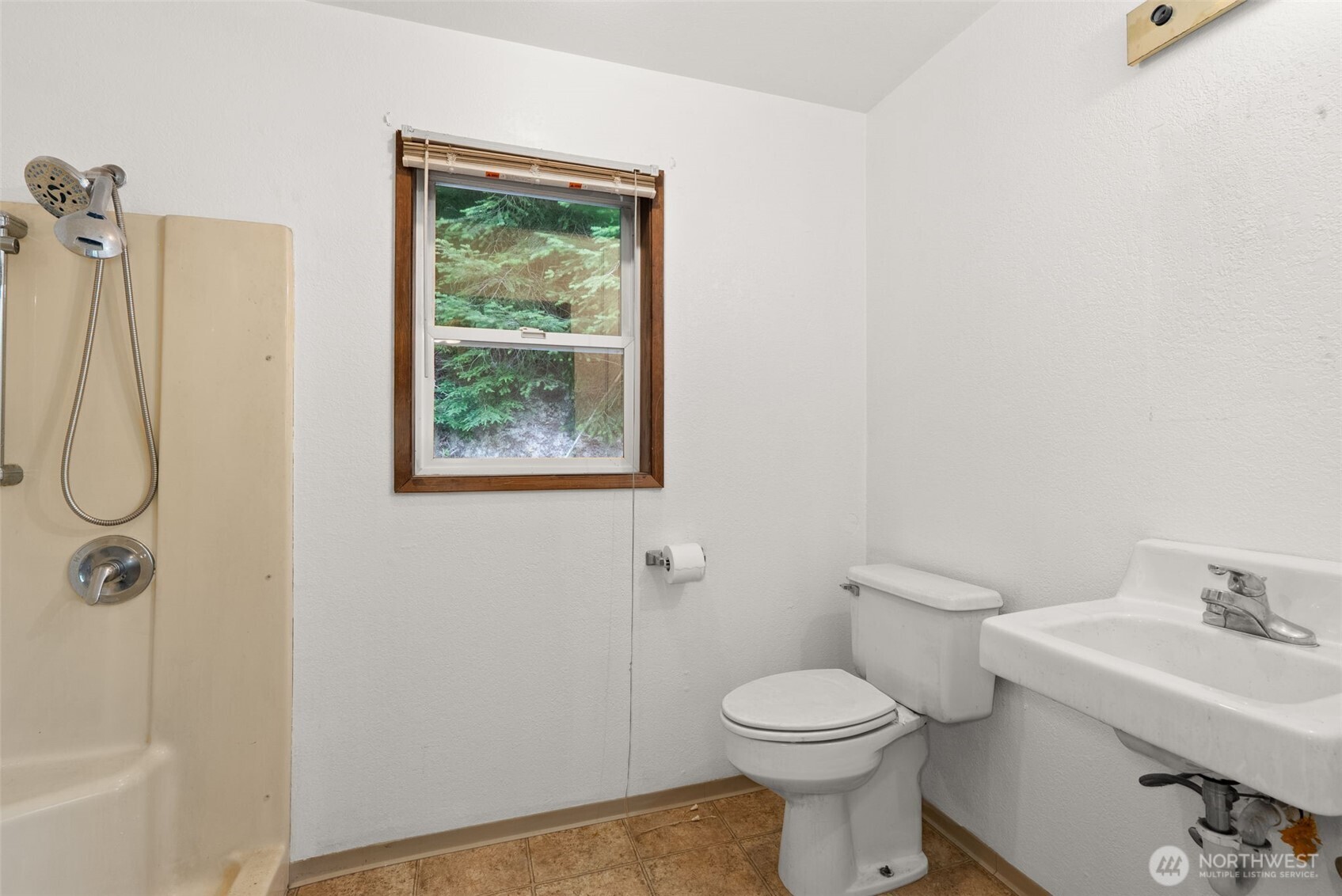 995 Davis Lake Road Property Photo 16