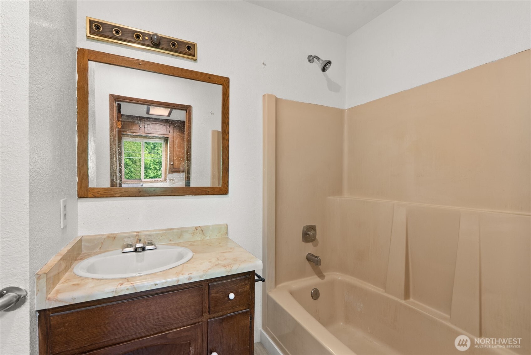 995 Davis Lake Road Property Photo 17