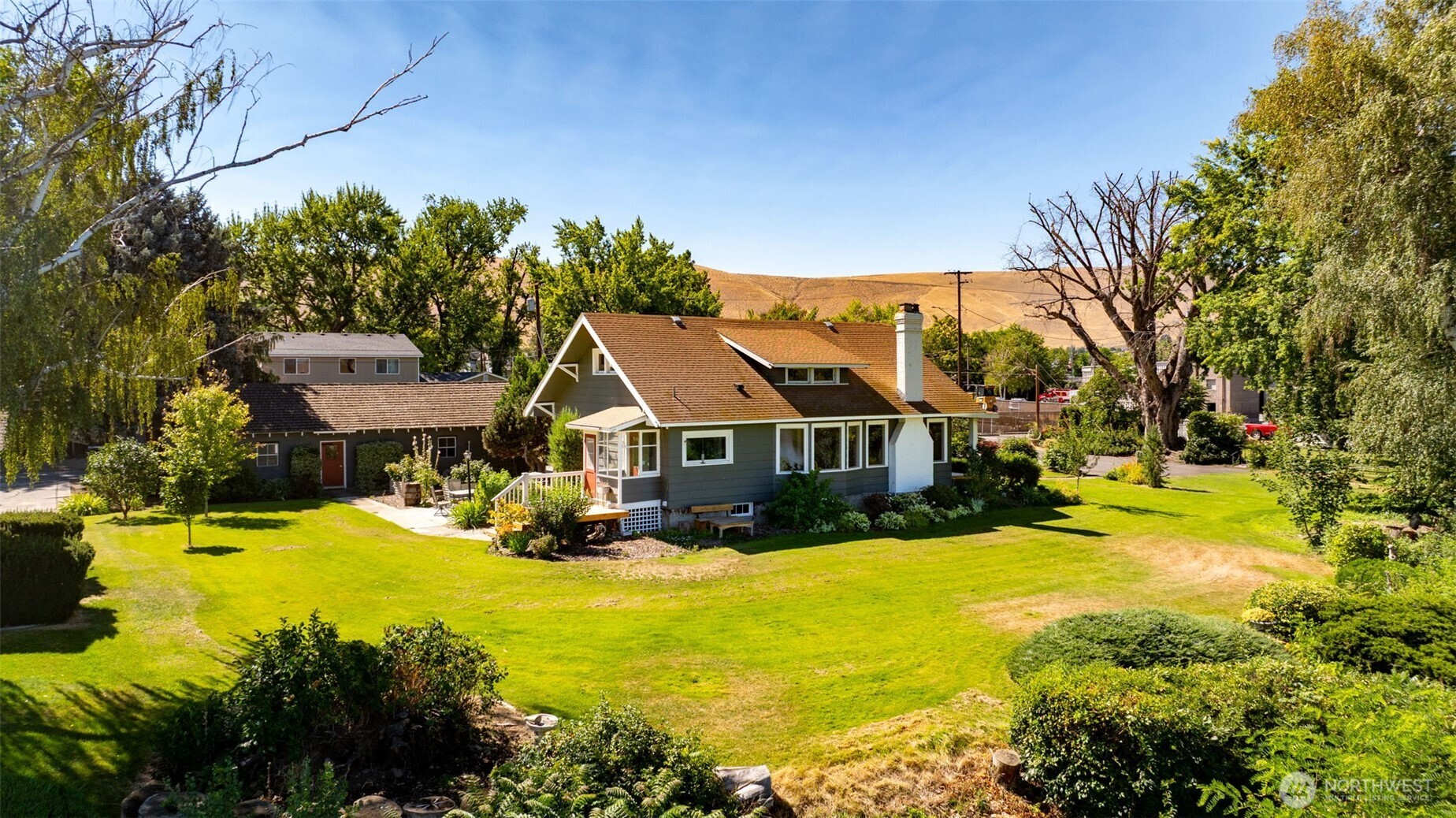 106 7th Street Property Photo 6