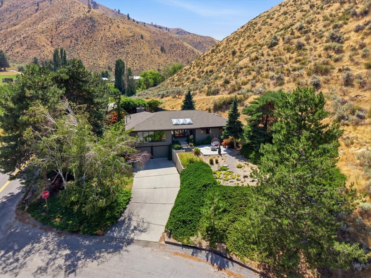 1030 Canyonside Road Property Photo 1