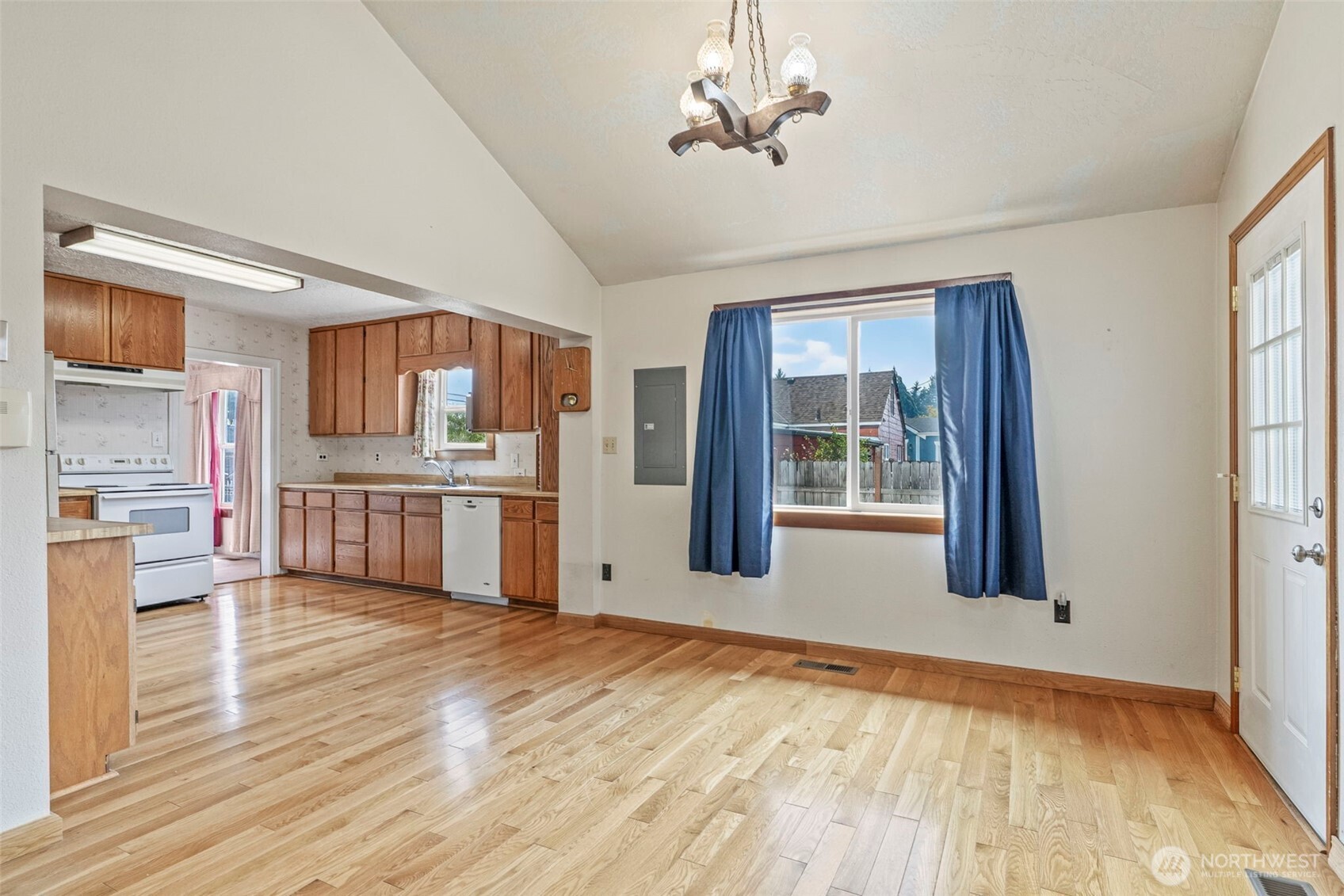 2631 48th Avenue Property Photo 5