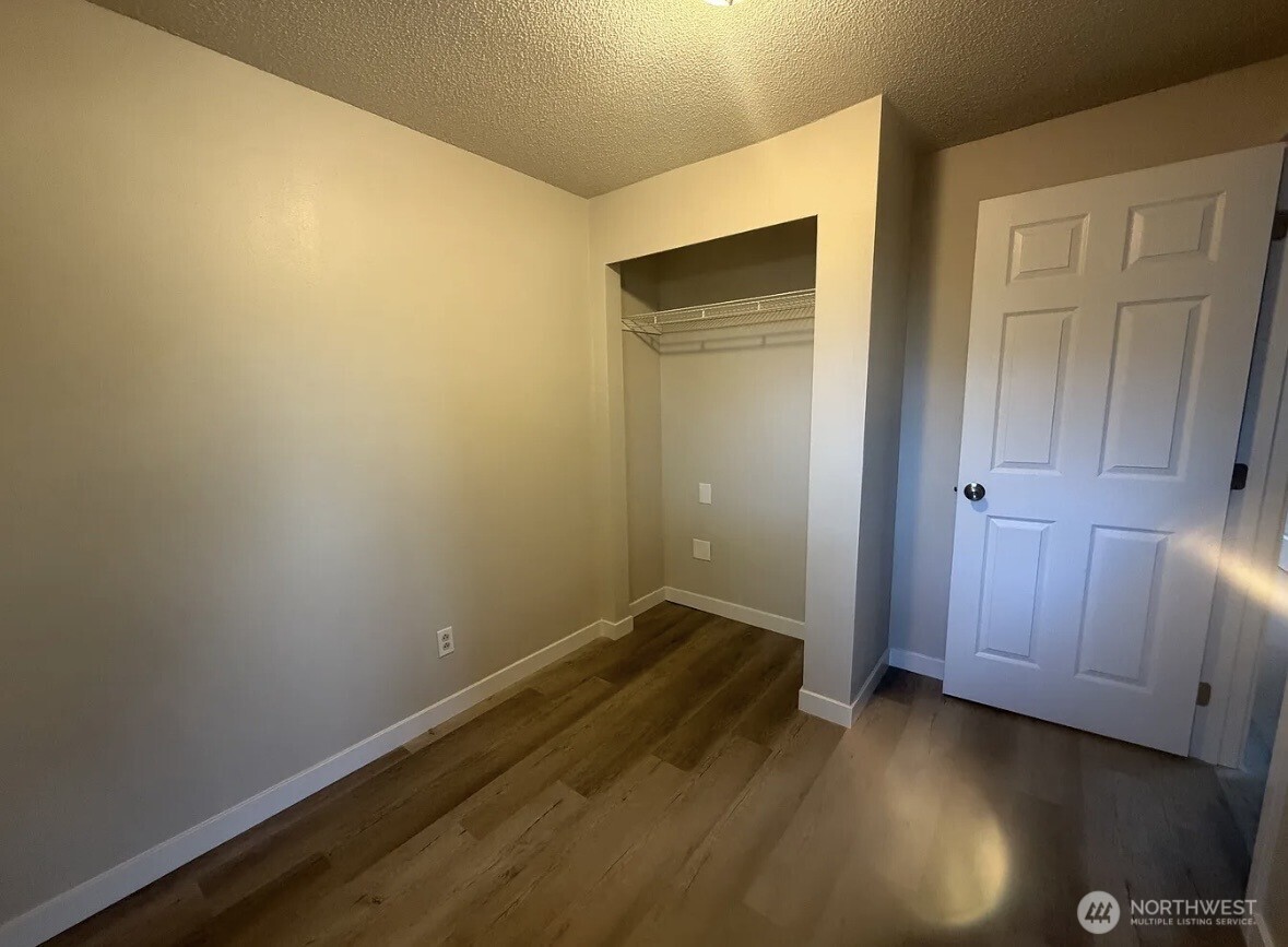 404 S Division Lane Property Photo 4