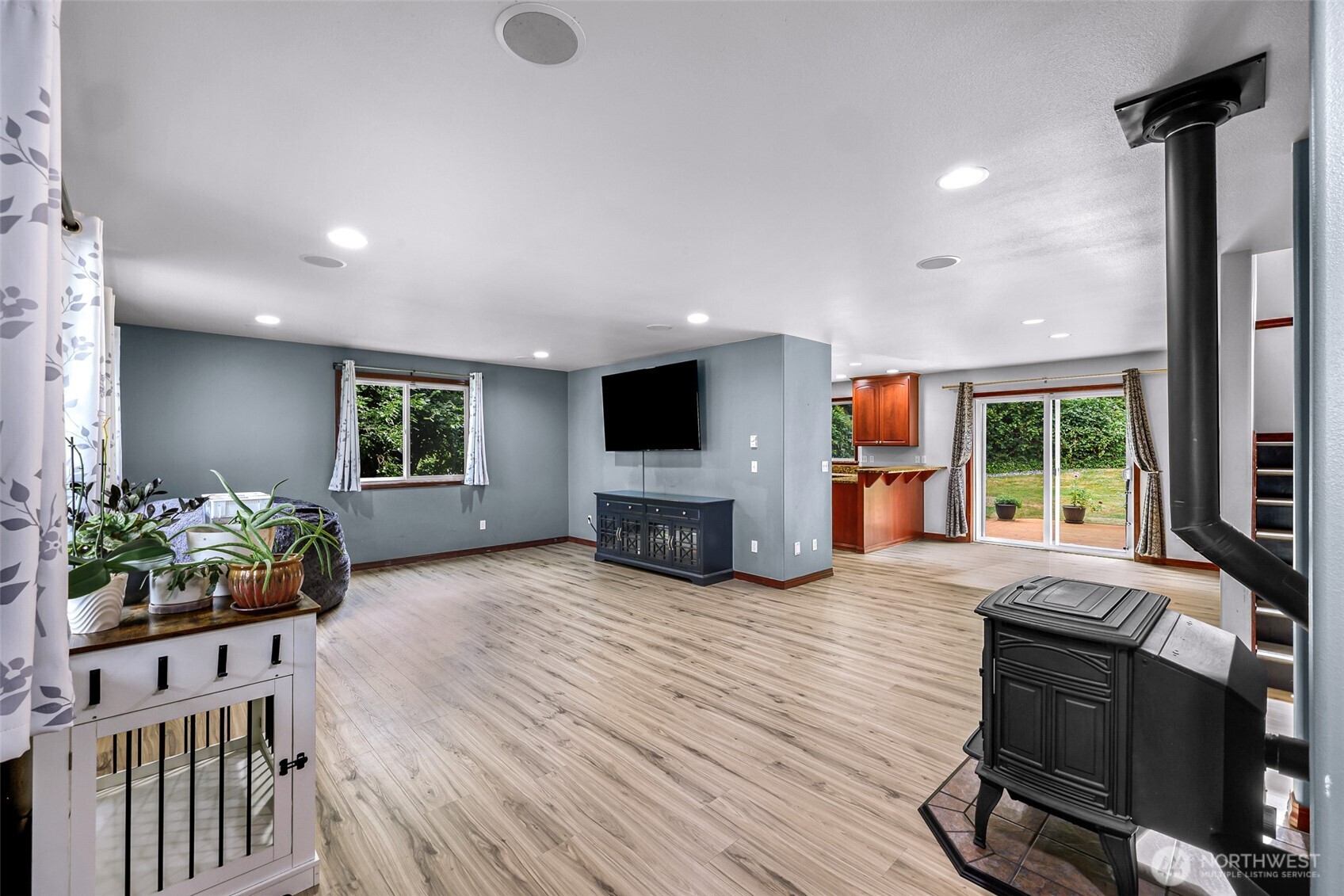 24723 Jim Creek Road Property Photo 2
