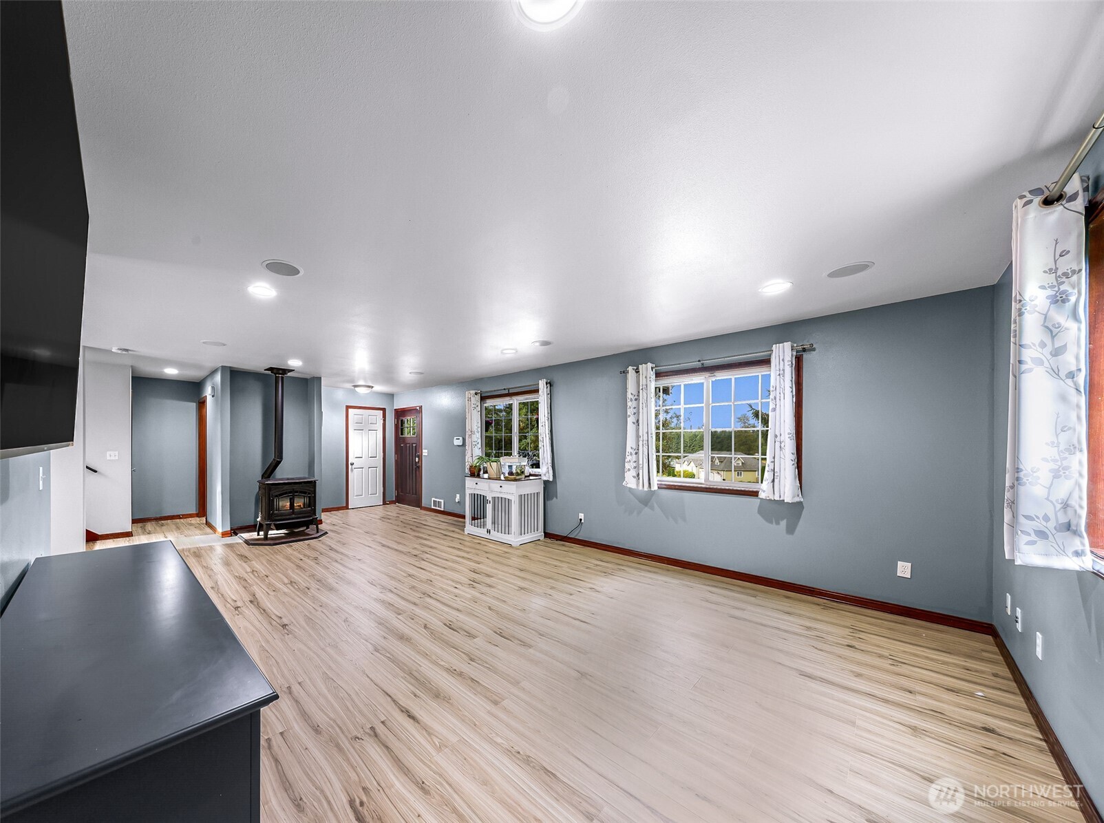 24723 Jim Creek Road Property Photo 3