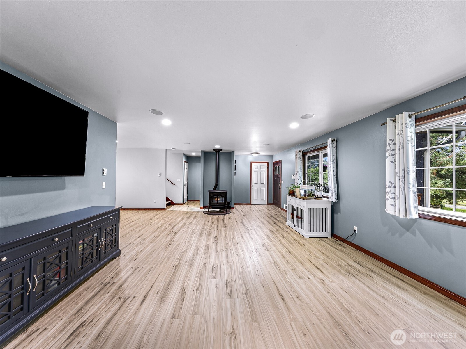 24723 Jim Creek Road Property Photo 4