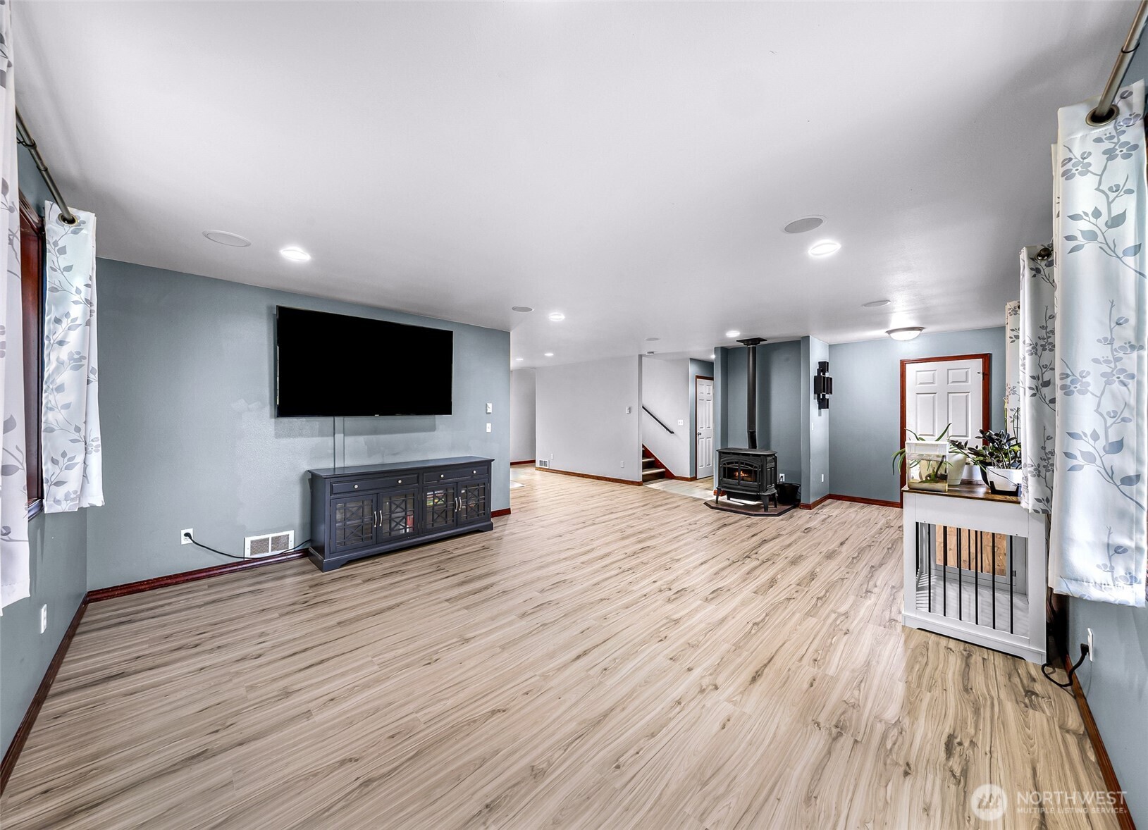 24723 Jim Creek Road Property Photo 5