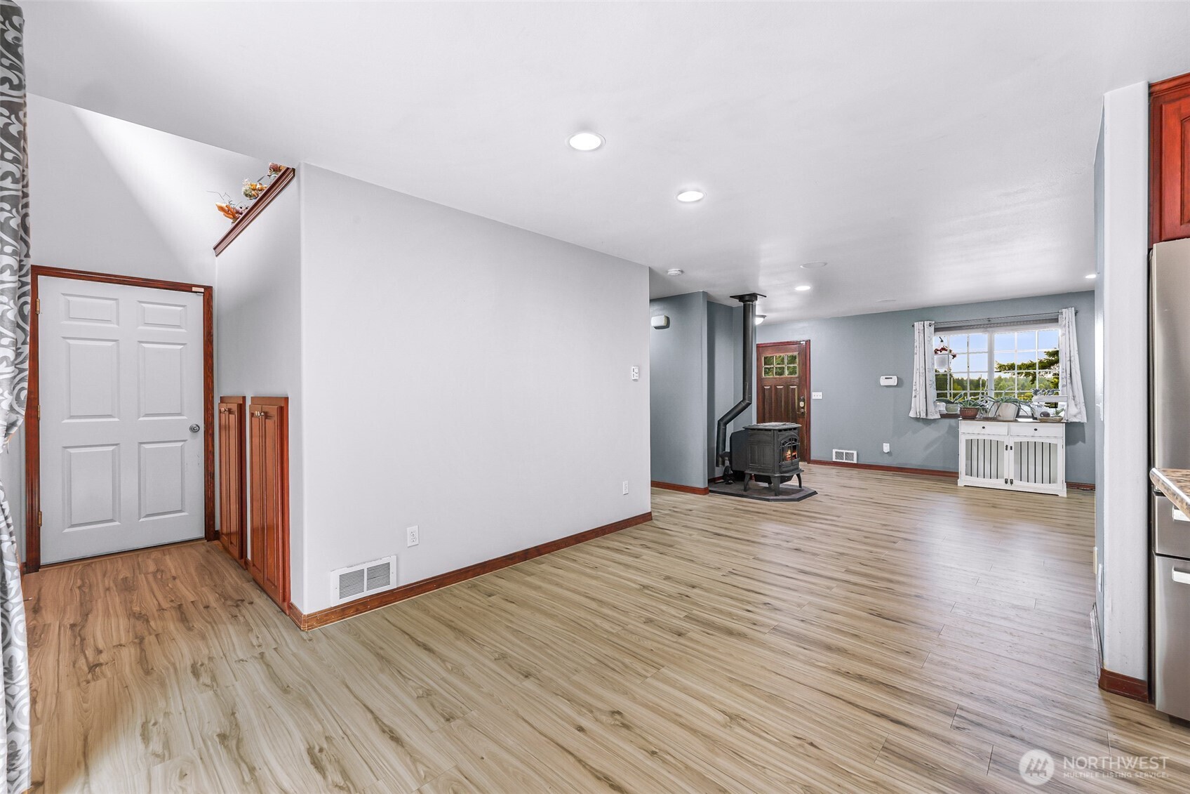 24723 Jim Creek Road Property Photo 7