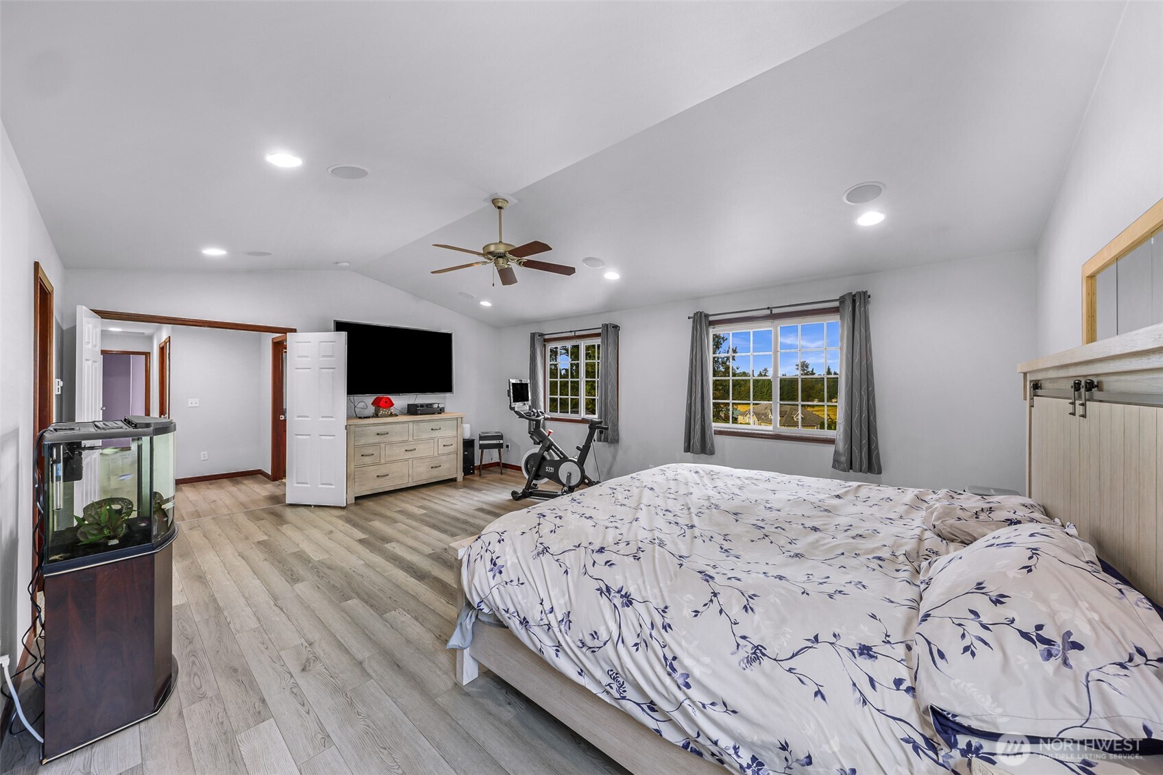 24723 Jim Creek Road Property Photo 18