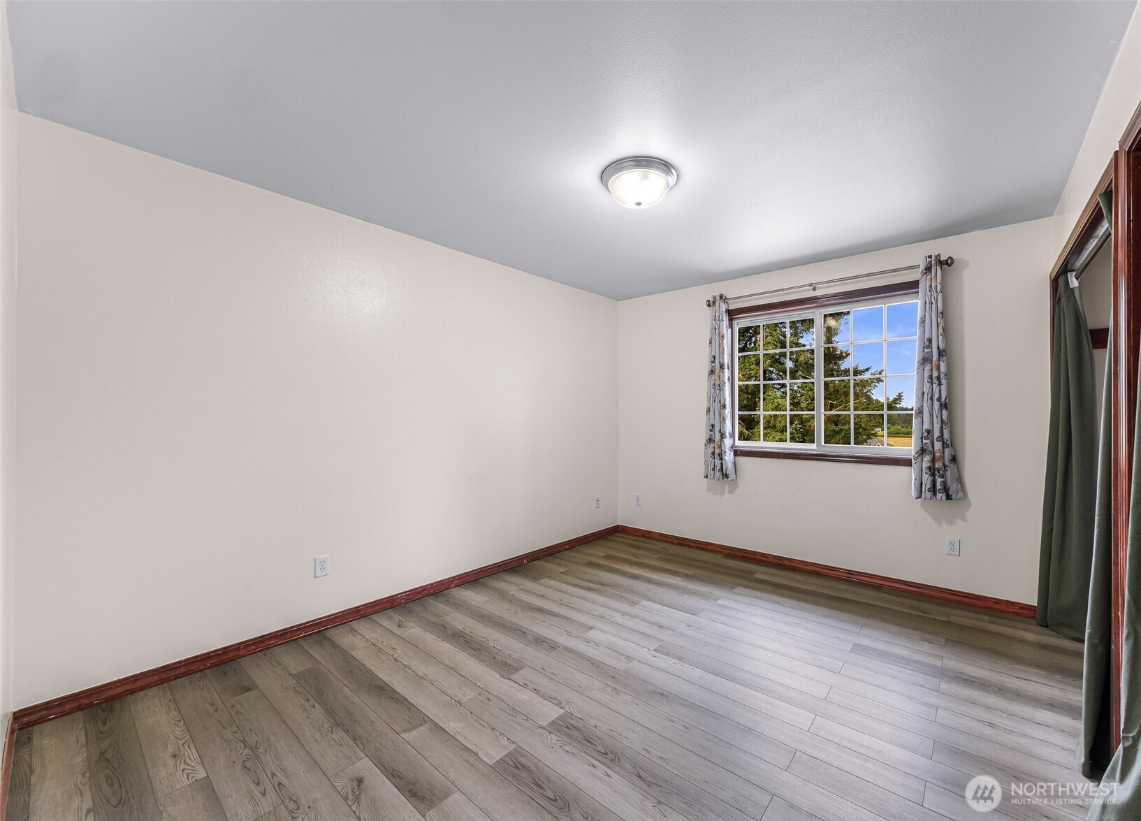 24723 Jim Creek Road Property Photo 26
