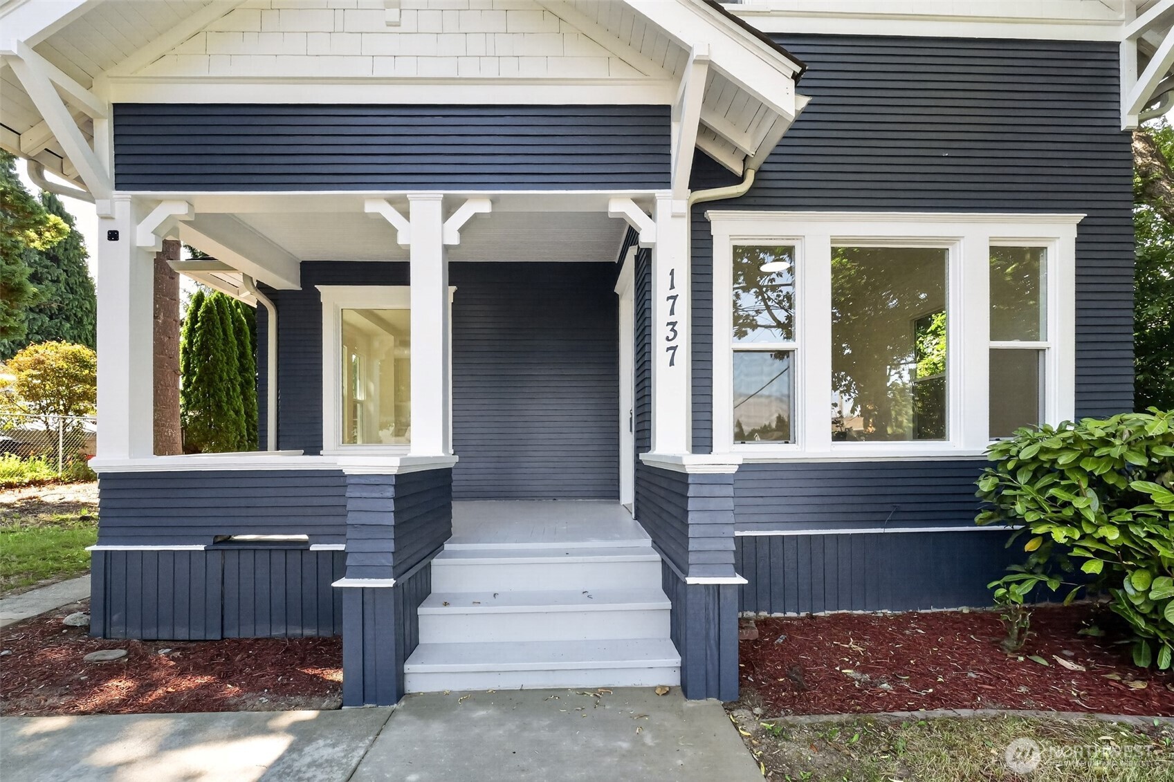 1737 6th Street Property Photo 1