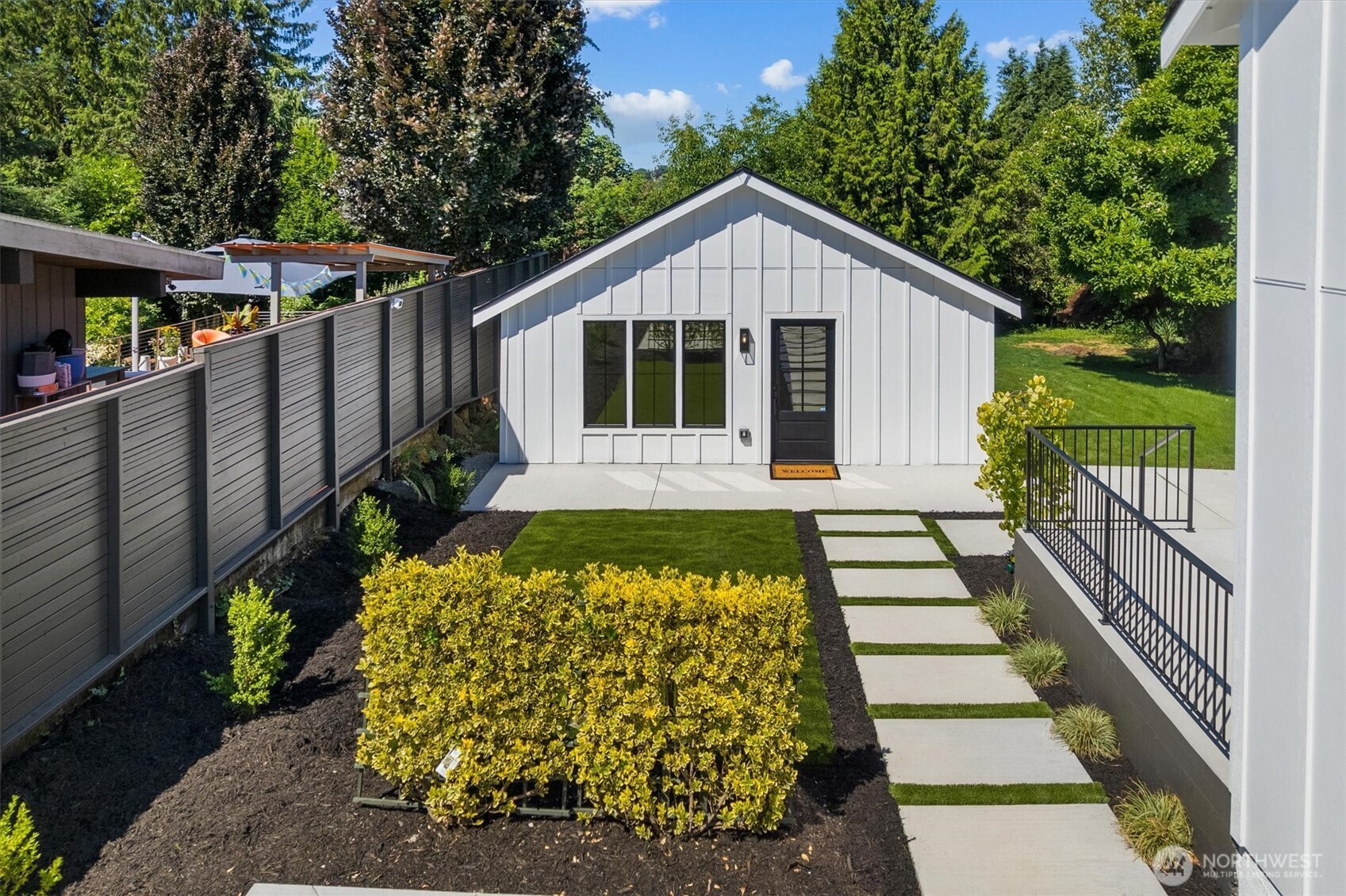 7743 Seward Park Avenue Property Photo 3