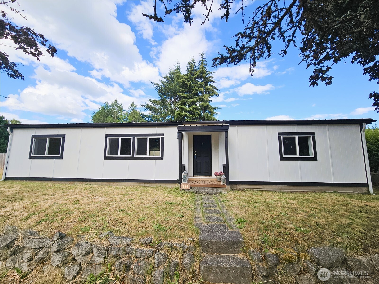 914 Nottingham Drive Property Photo 1