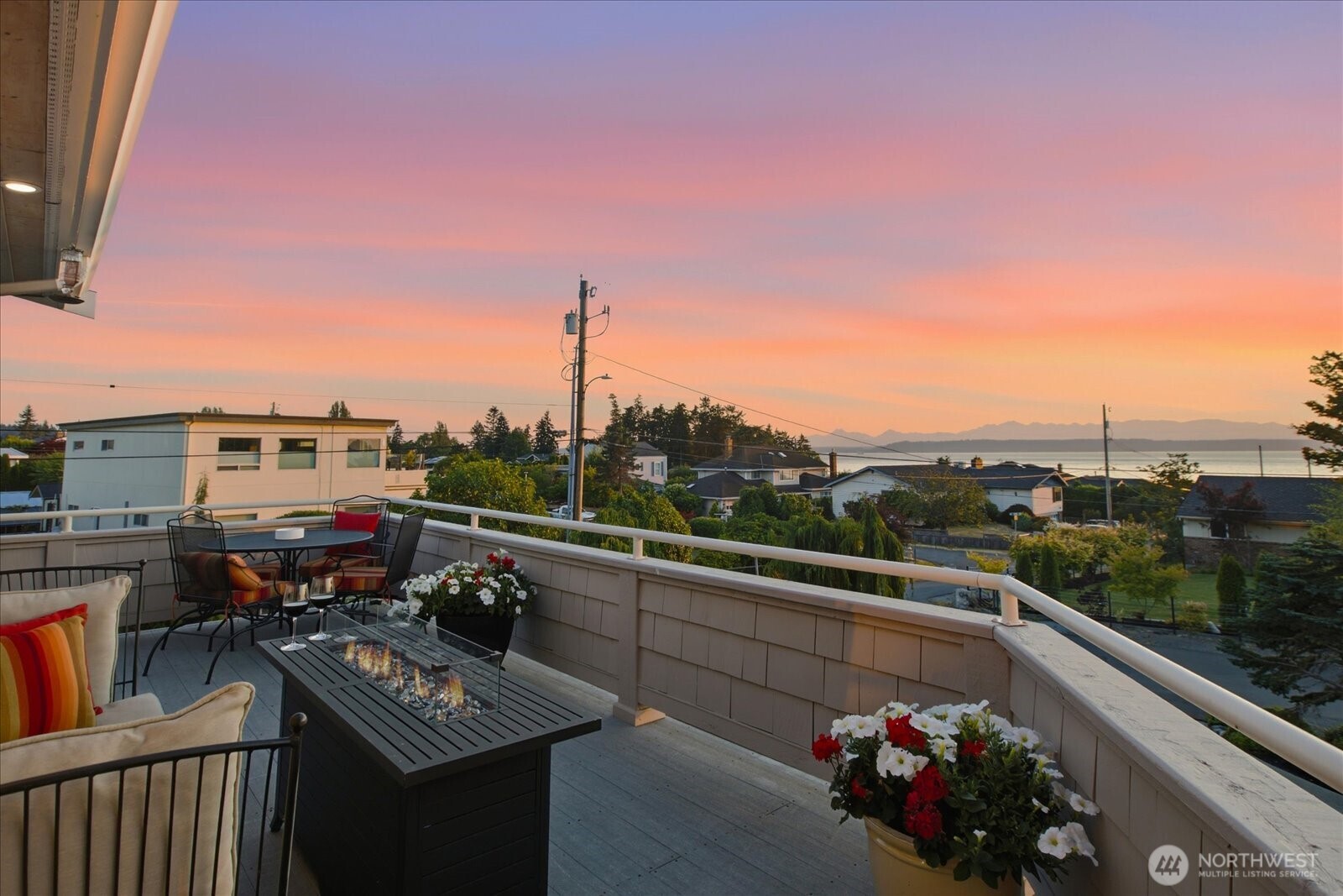 809 Driftwood Place Property Photo 3