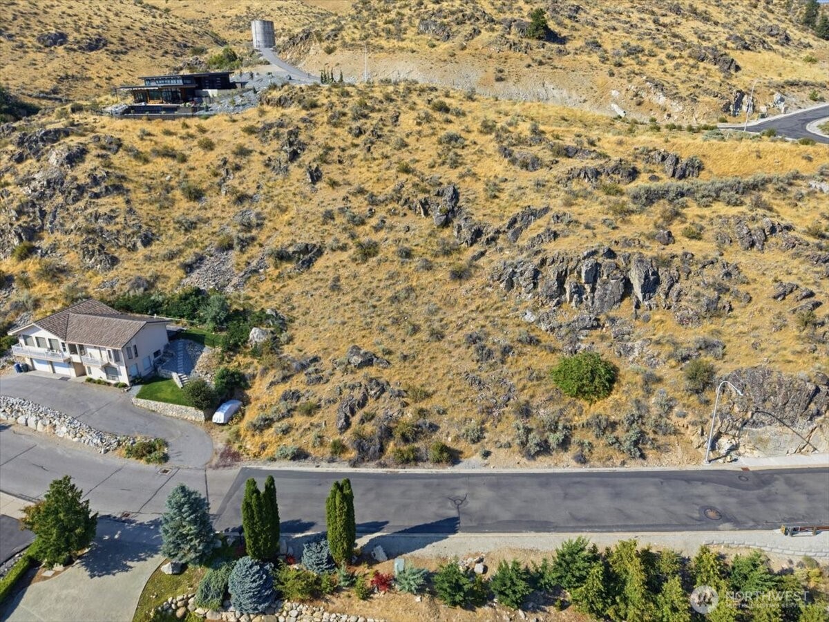 137 Long Drive Property Photo 3