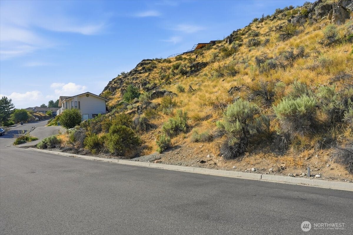 137 Long Drive Property Photo 5