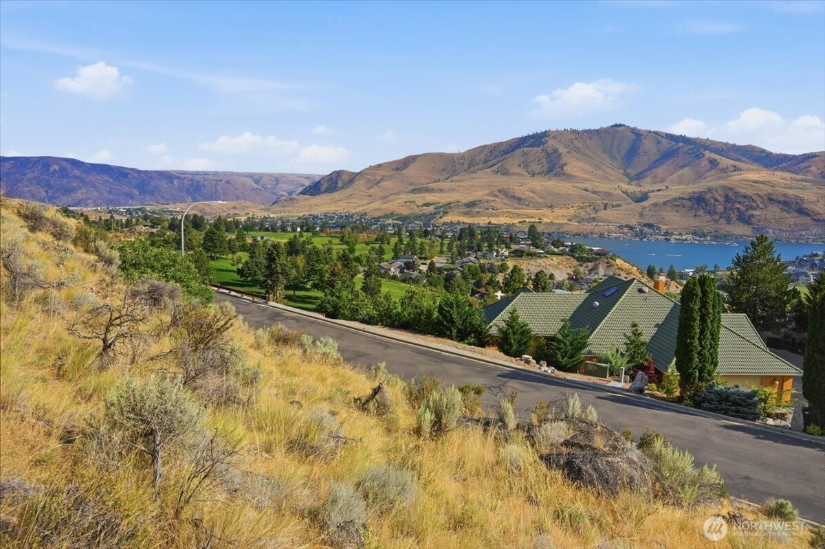 137 Long Drive Property Photo 8