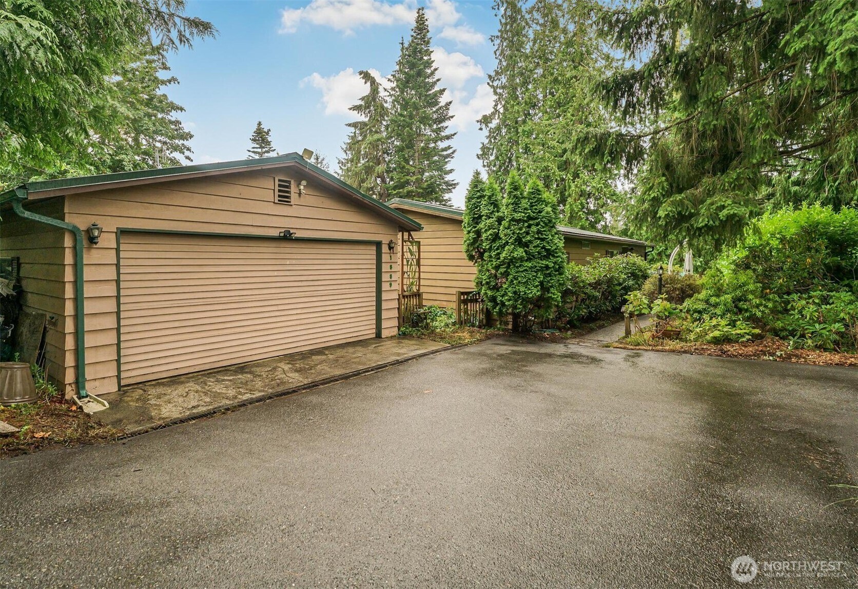 1889 Lake Drive Property Photo 1