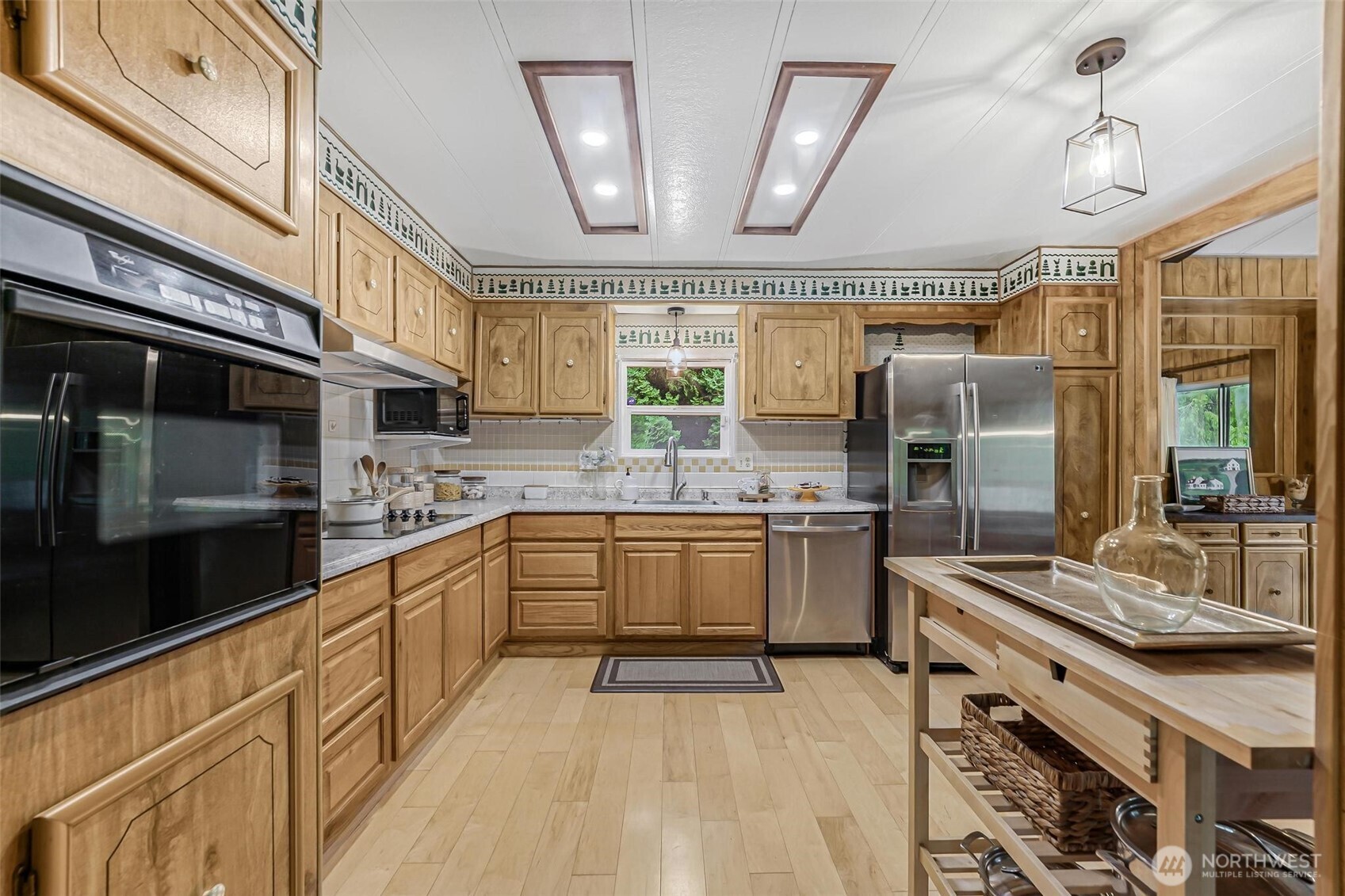 1889 Lake Drive Property Photo 8