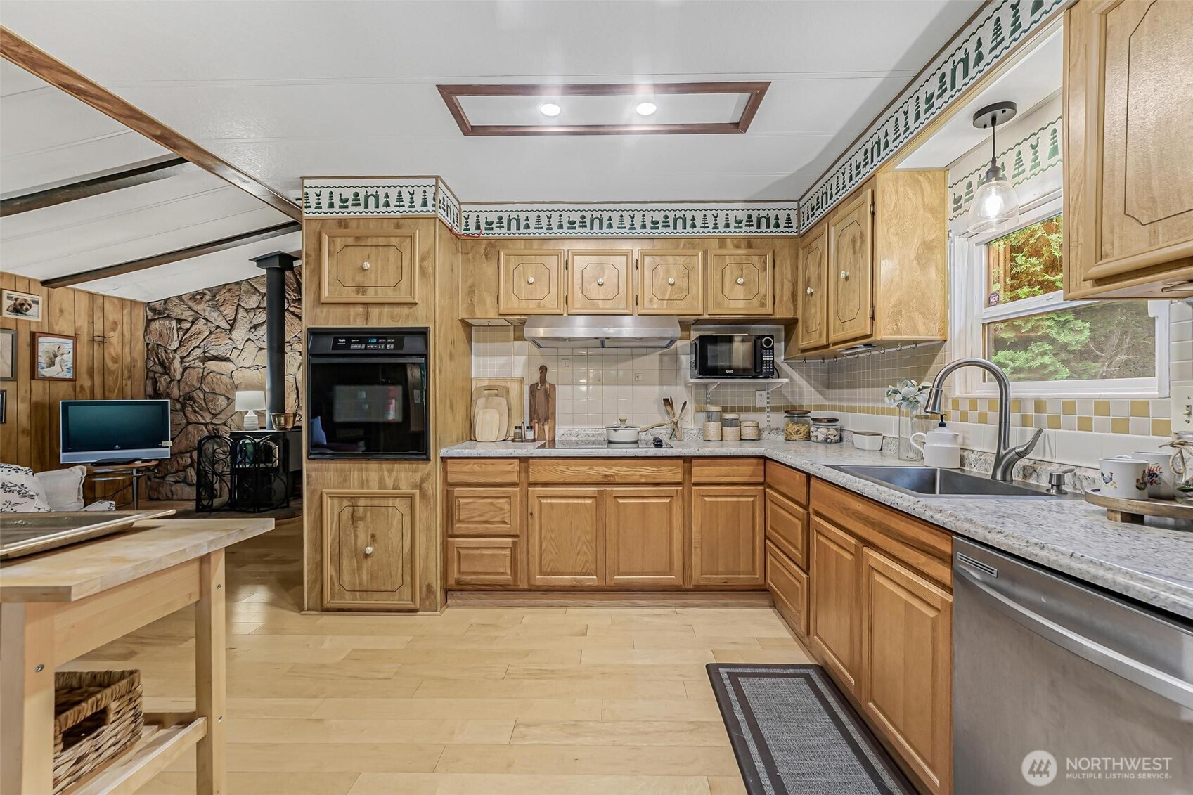 1889 Lake Drive Property Photo 10