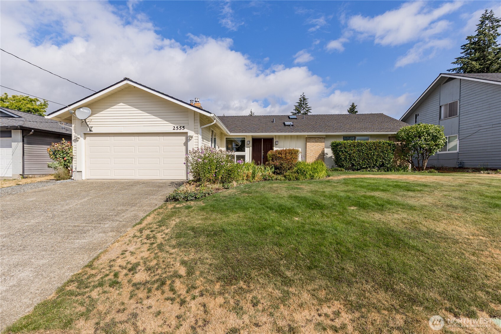 2555 Forest Ridge Drive Property Photo 2