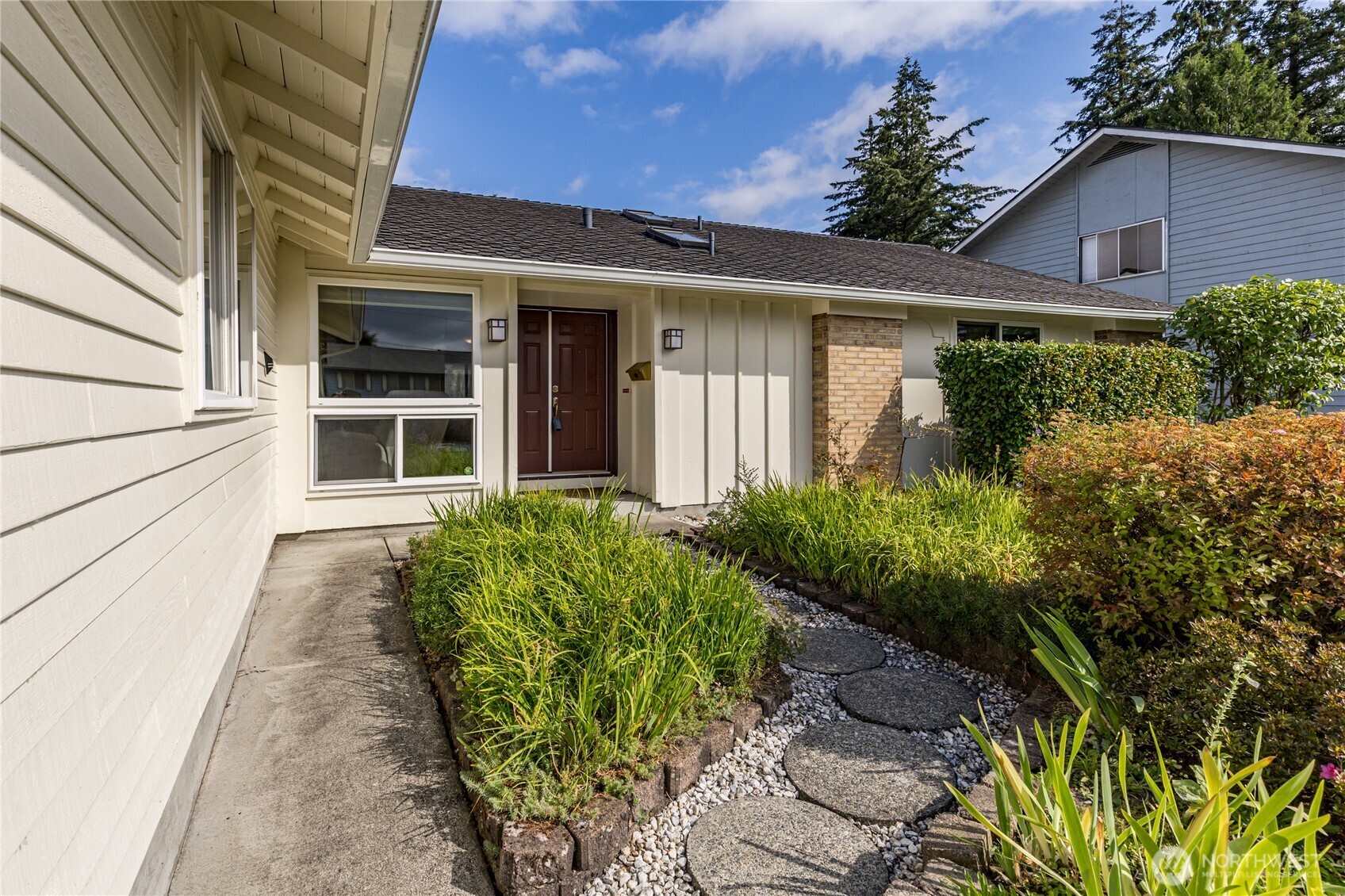 2555 Forest Ridge Drive Property Photo 3