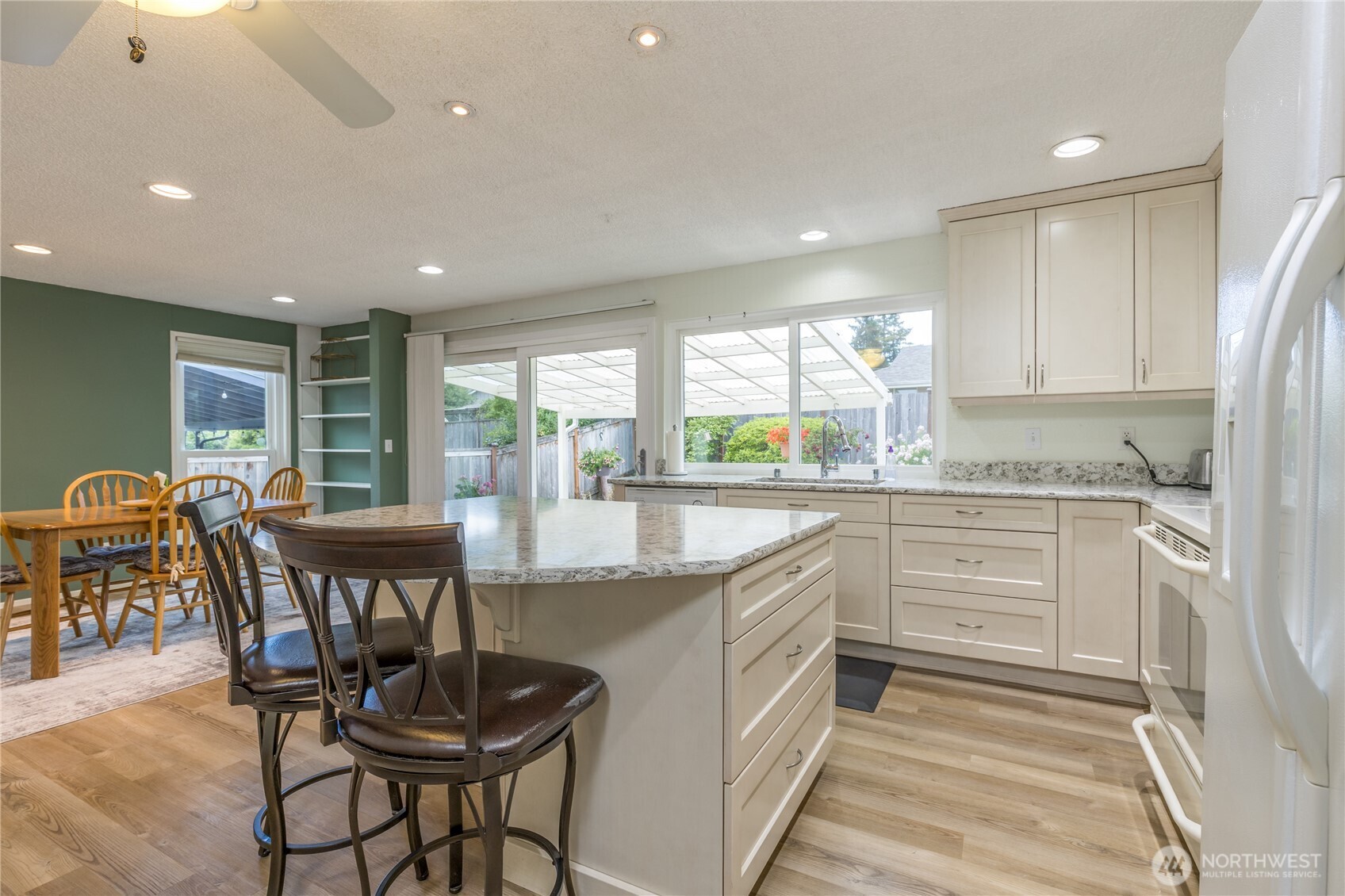 2555 Forest Ridge Drive Property Photo 10
