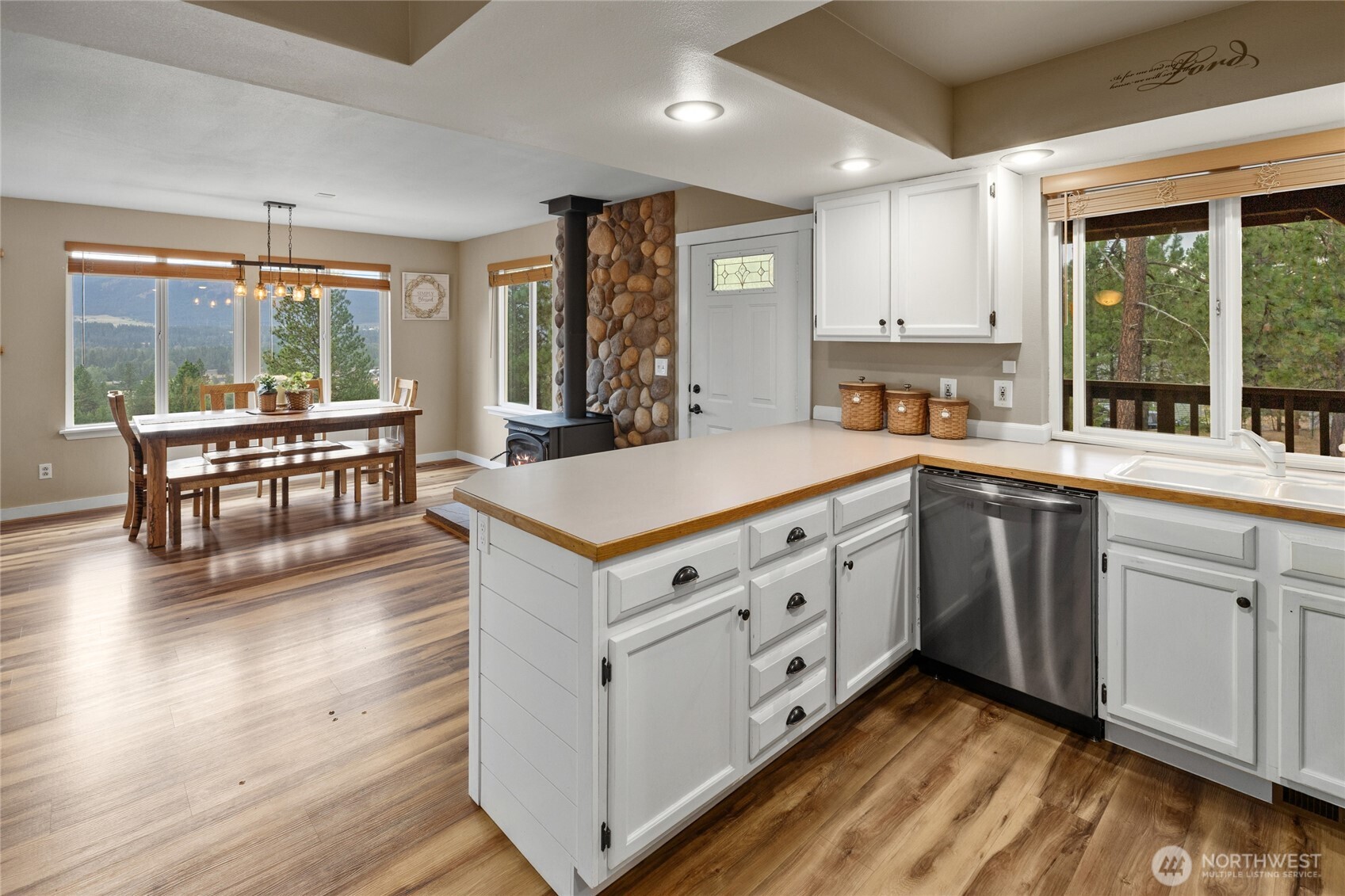 1150 White Road Property Photo 8