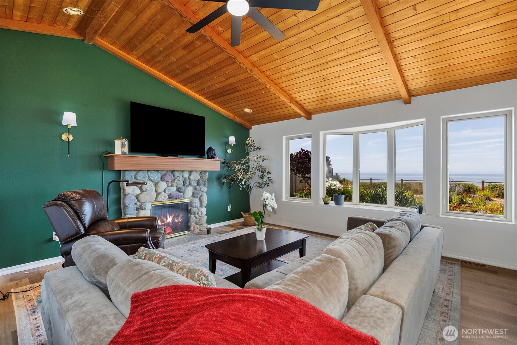 2342 Seaview Drive Property Photo 10
