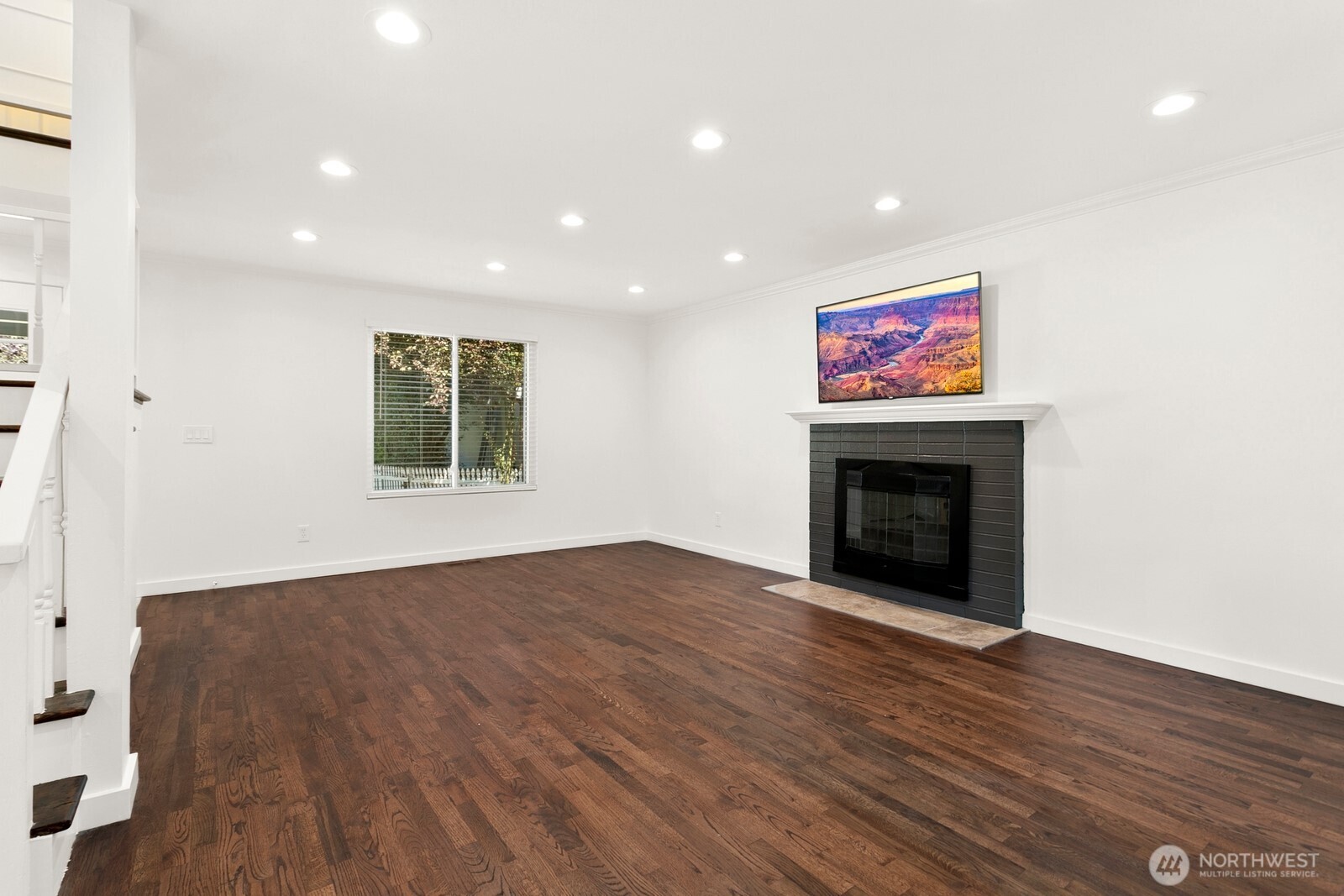 25926 13th Place Property Photo 4
