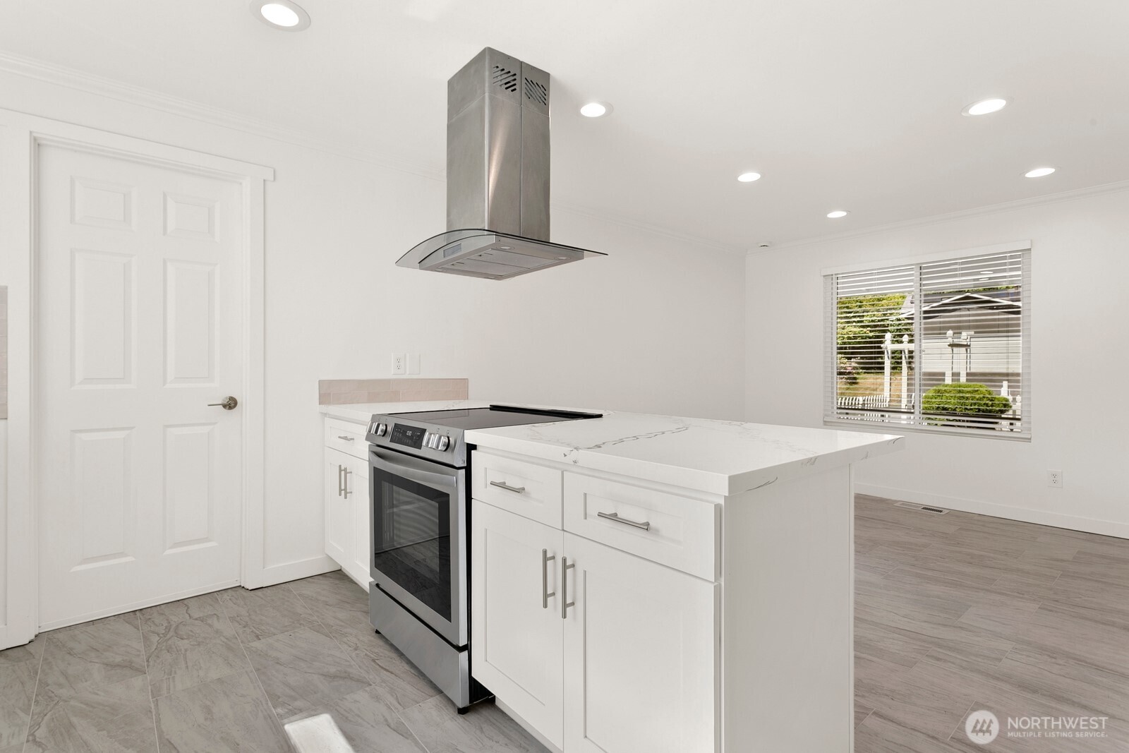 25926 13th Place Property Photo 8