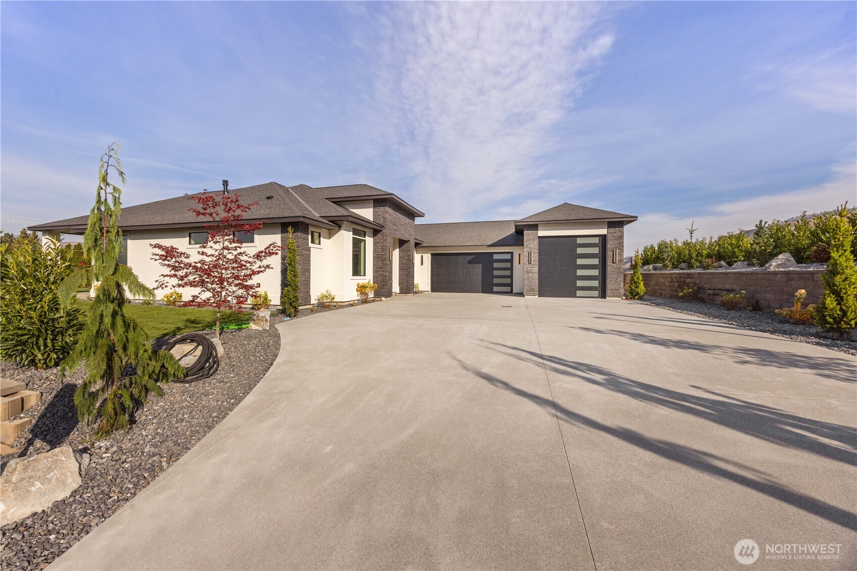 21 Loretta Lane Property Photo 3