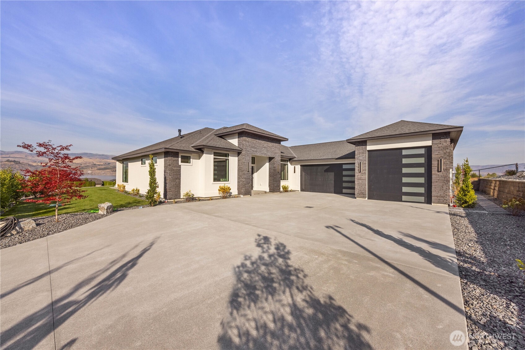 21 Loretta Lane Property Photo 4