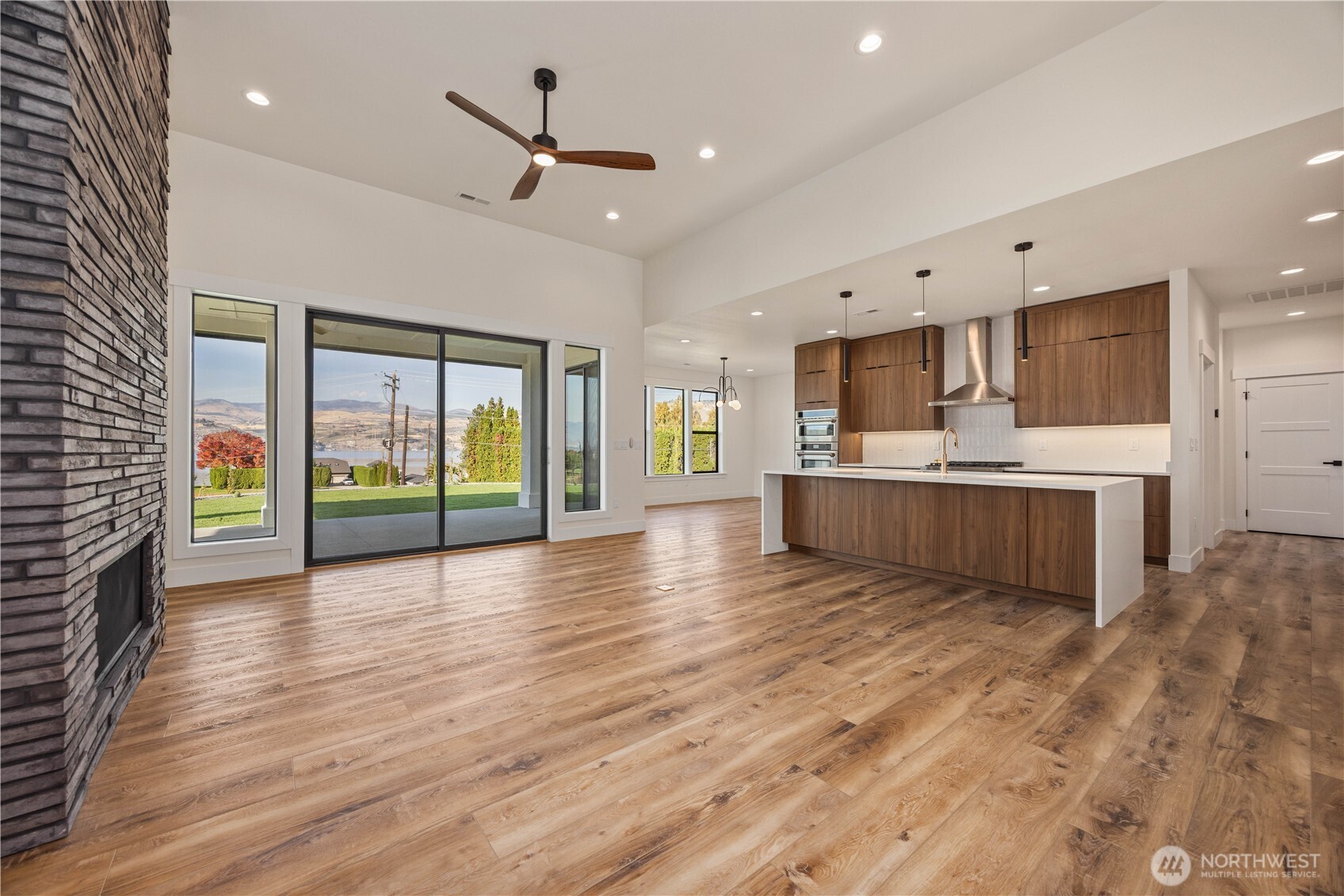 21 Loretta Lane Property Photo 6