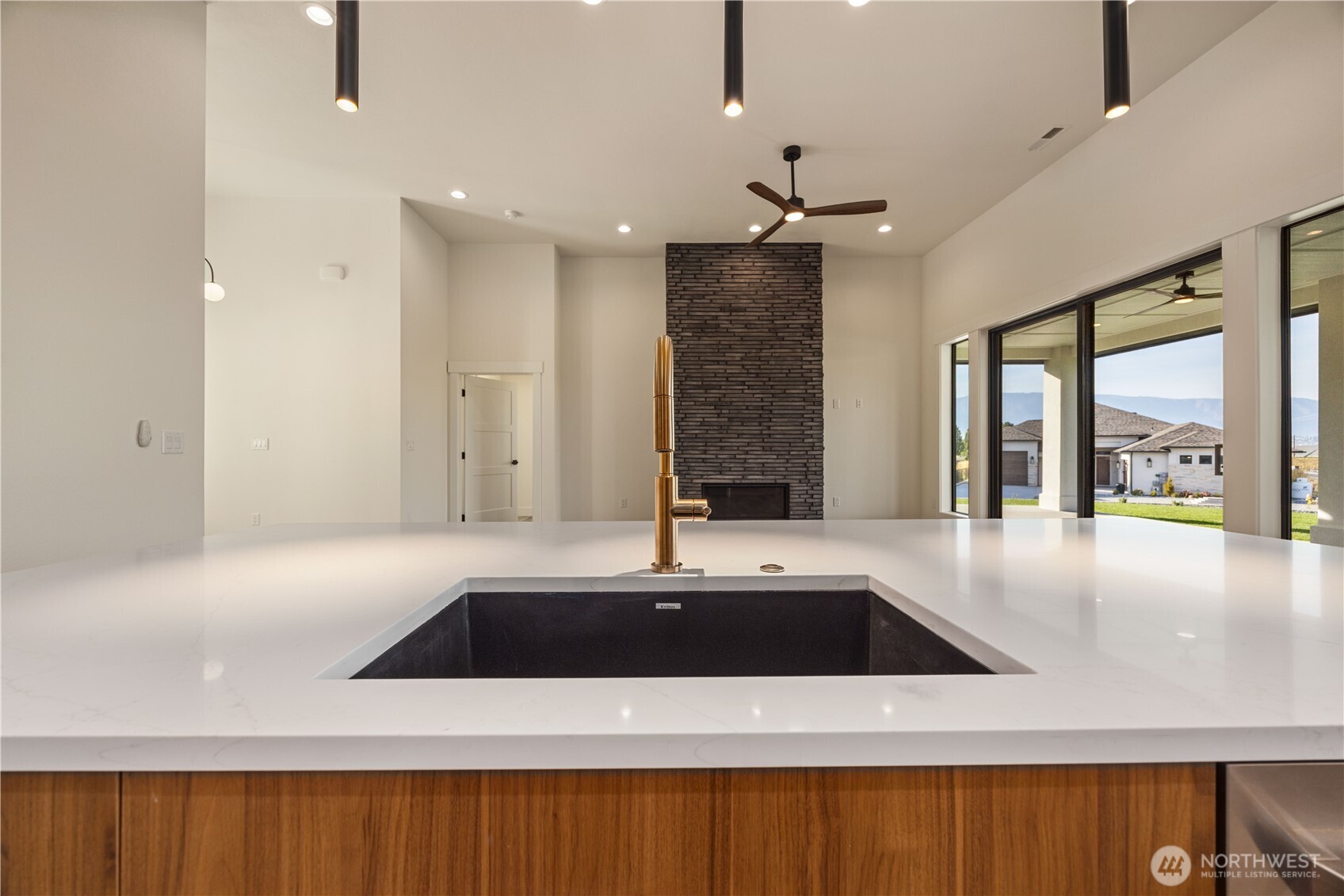 21 Loretta Lane Property Photo 13