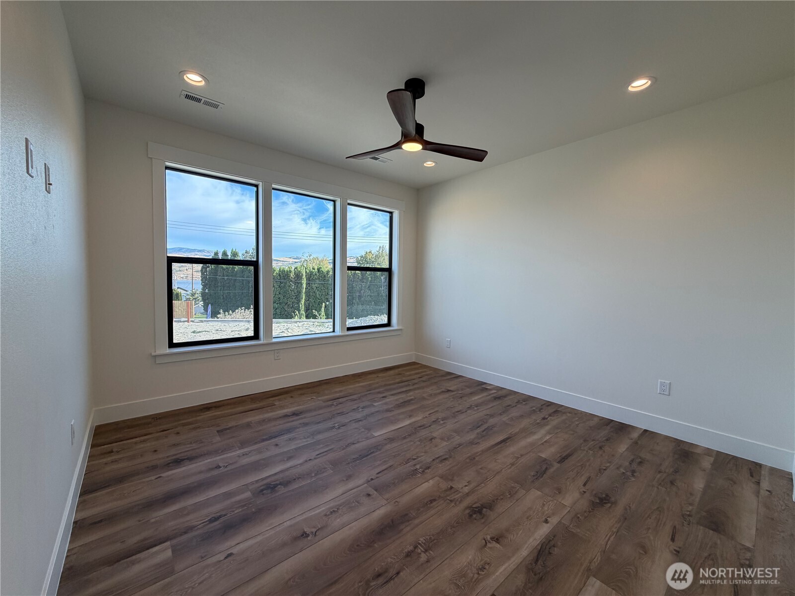 21 Loretta Lane Property Photo 23