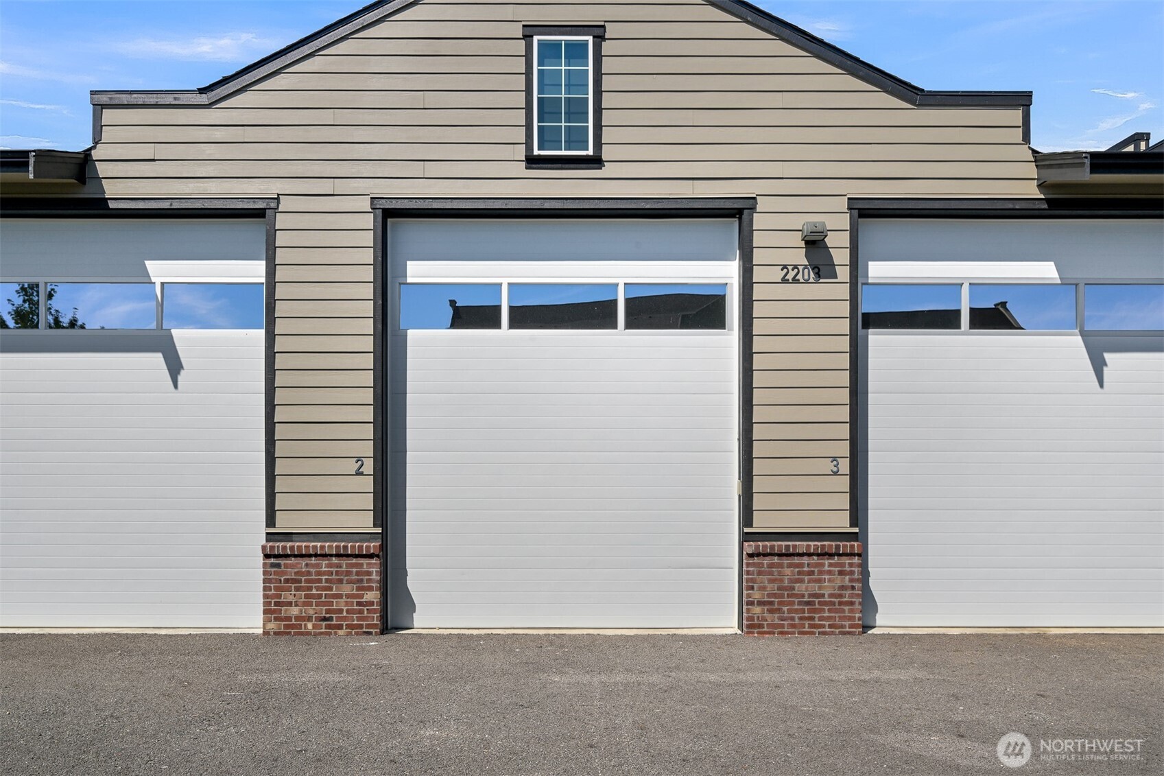 2203 Mercedes Drive 2 Property Photo 4