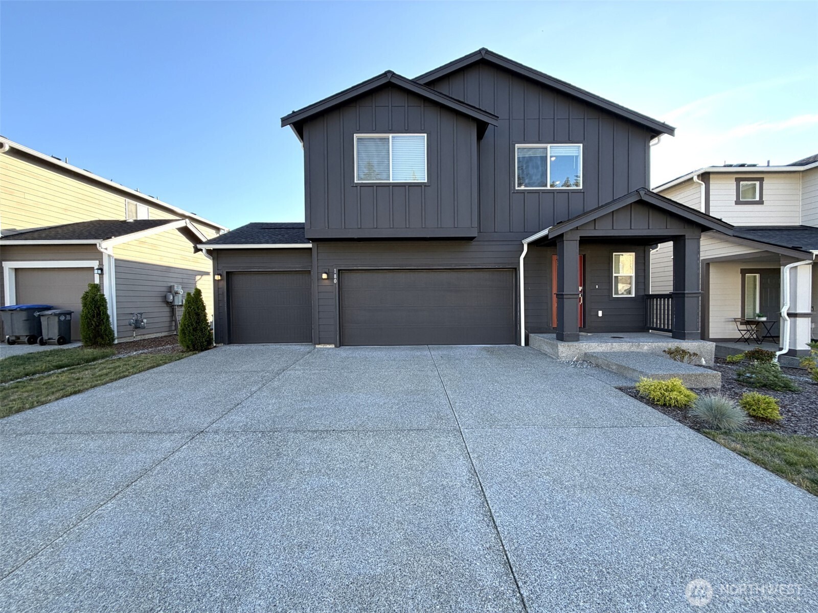 180 Ne Olympic Ridge Property Photo 1