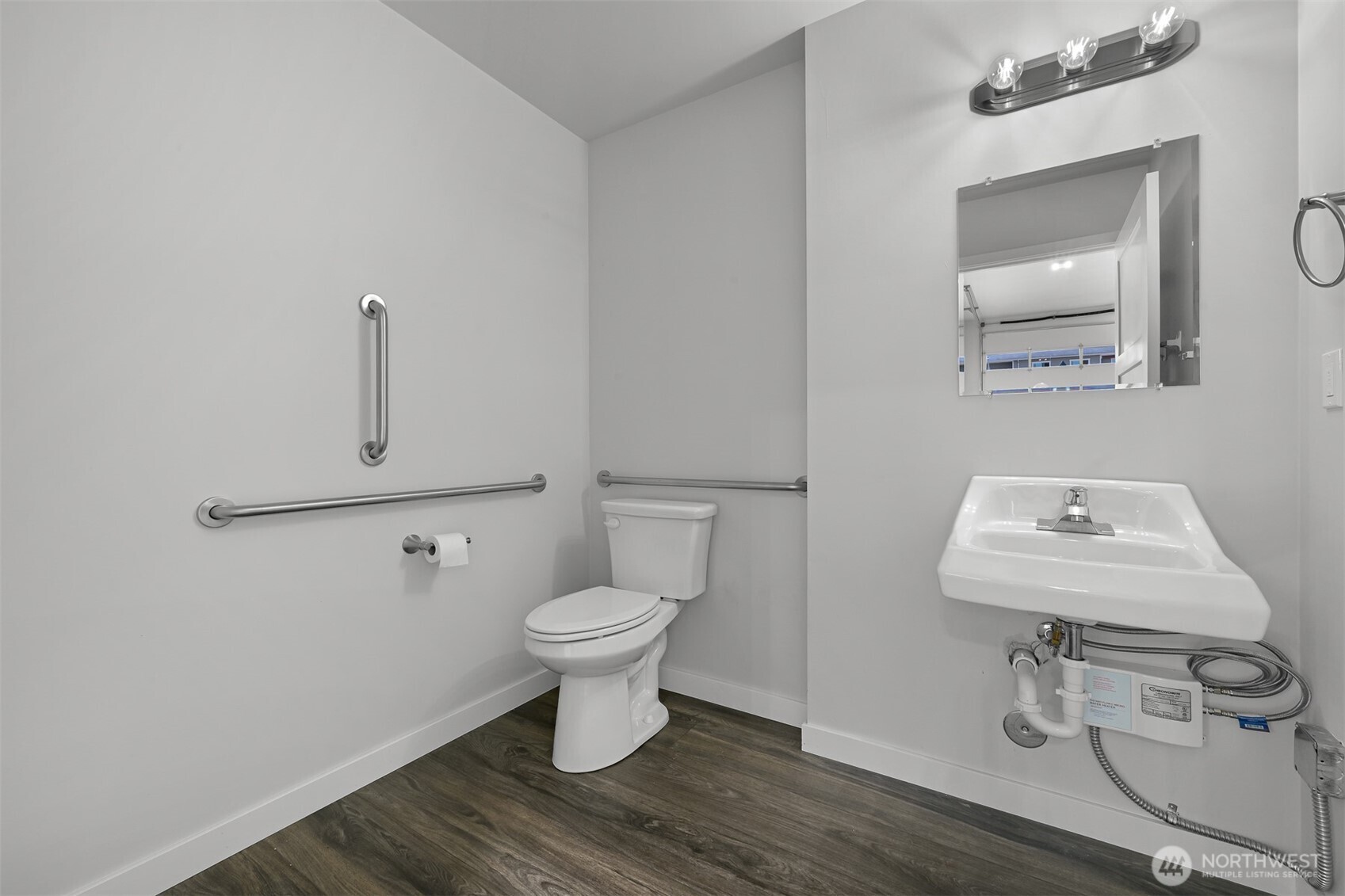 2203 Mercedes Drive 7 Property Photo 11